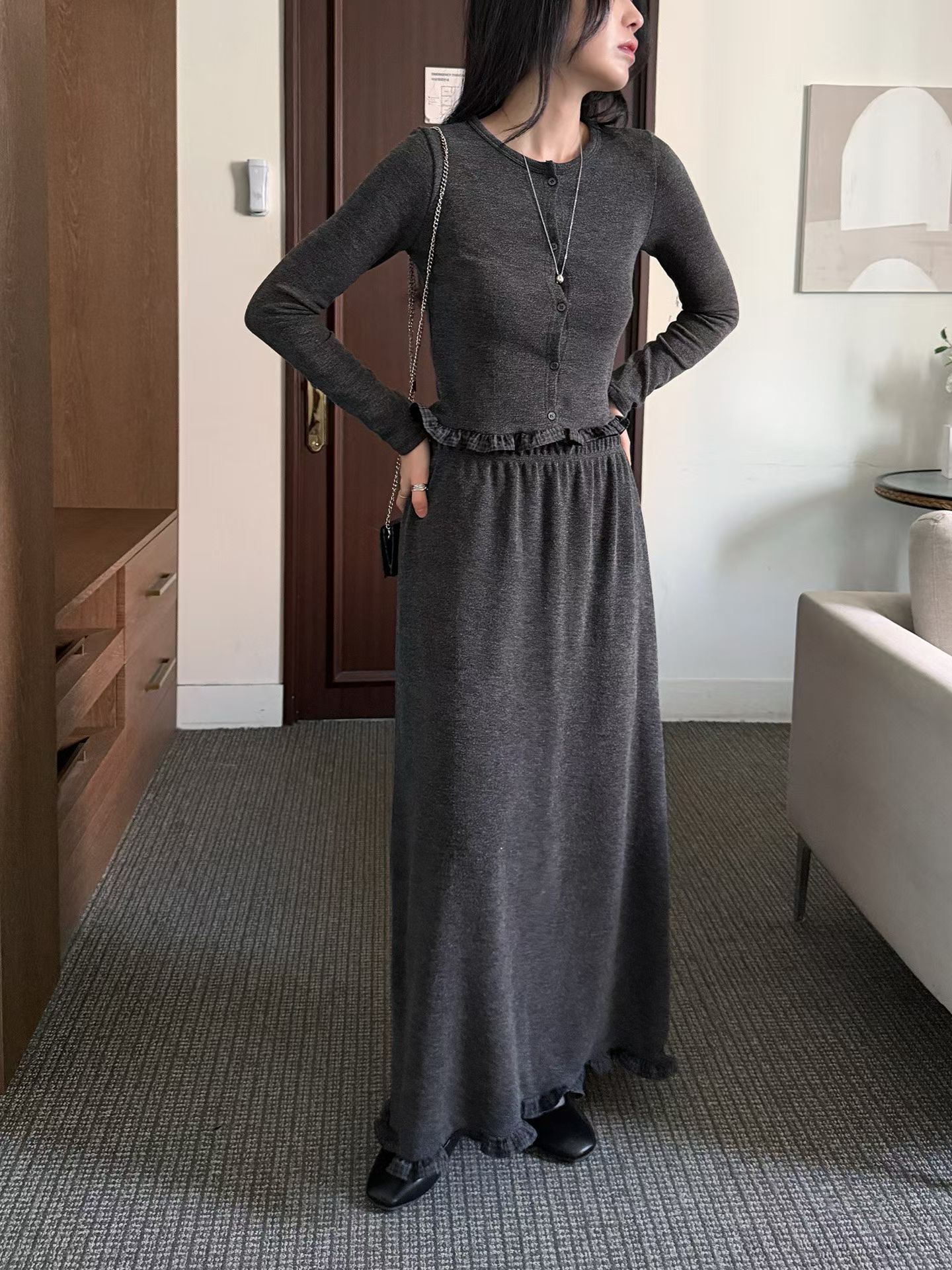 荷葉滾邊排釦針織衫＋鬆緊針織長裙SET