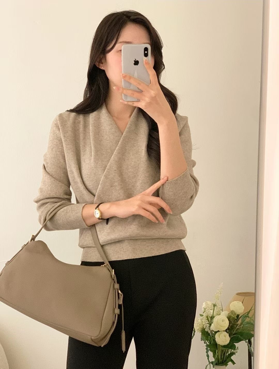 微垂墜交錯V領針織衫