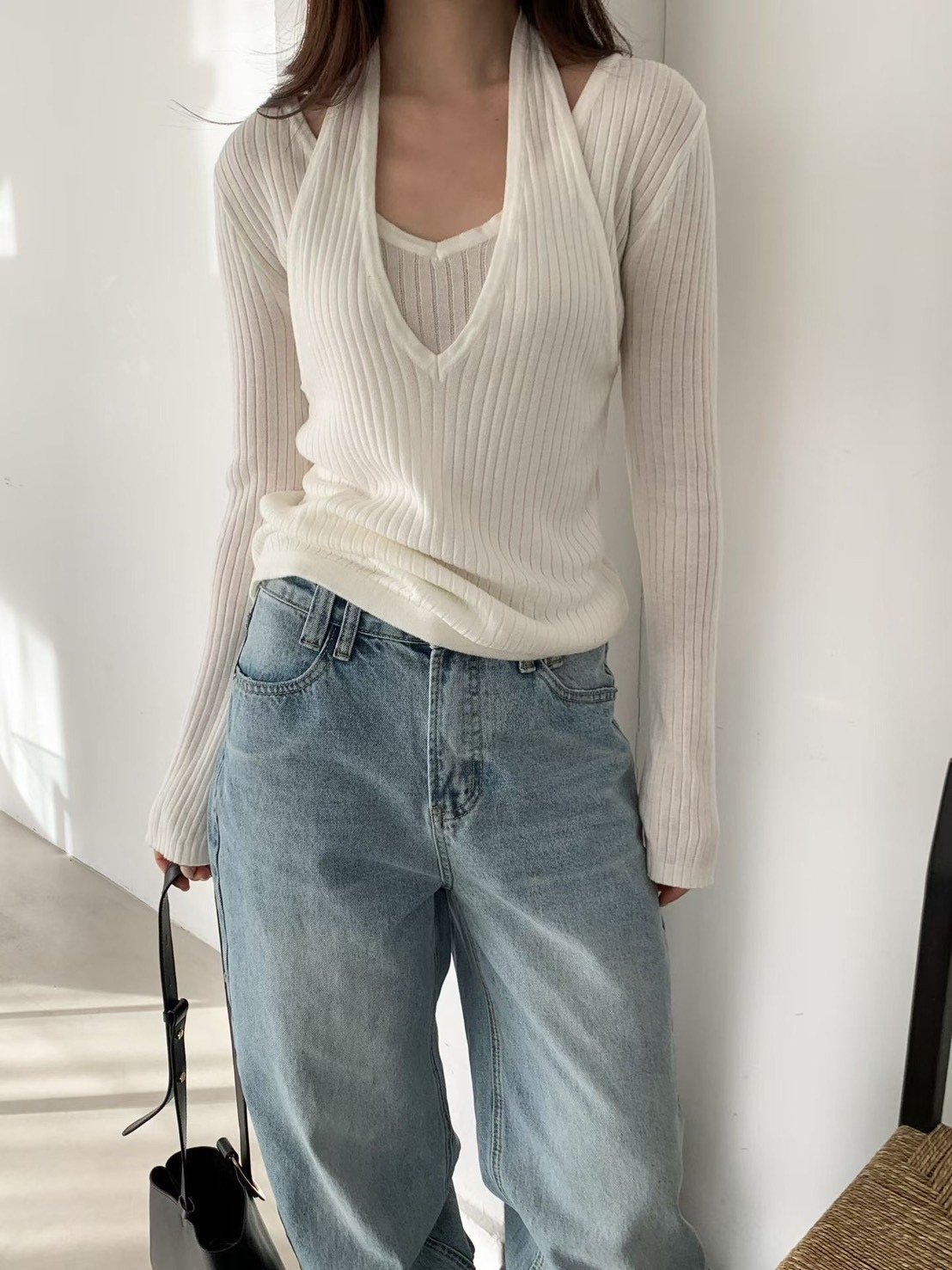 繞頸假兩件Ｖ領坑紋針織衫
