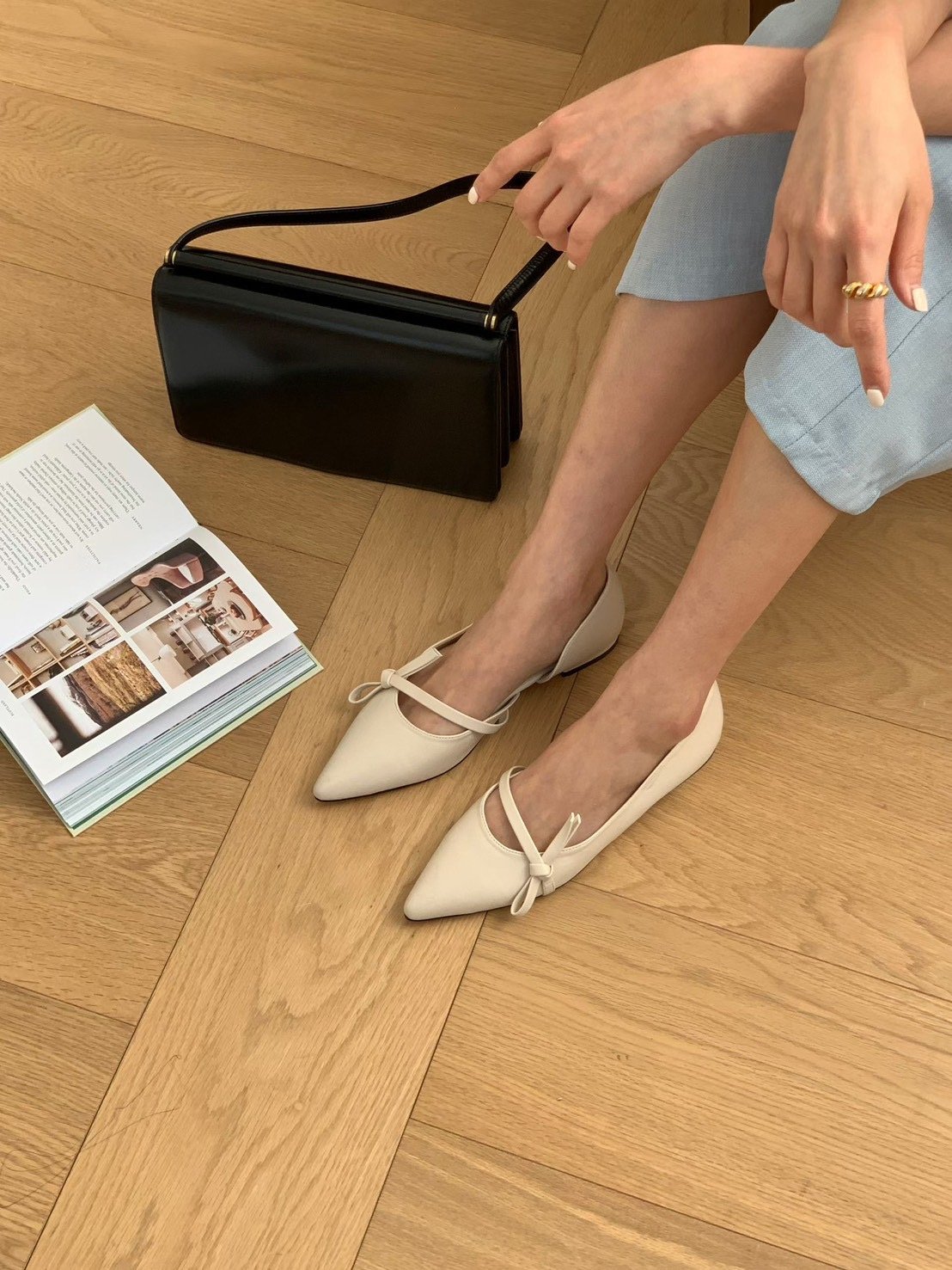 尖頭側綁結鏤空造型平底鞋