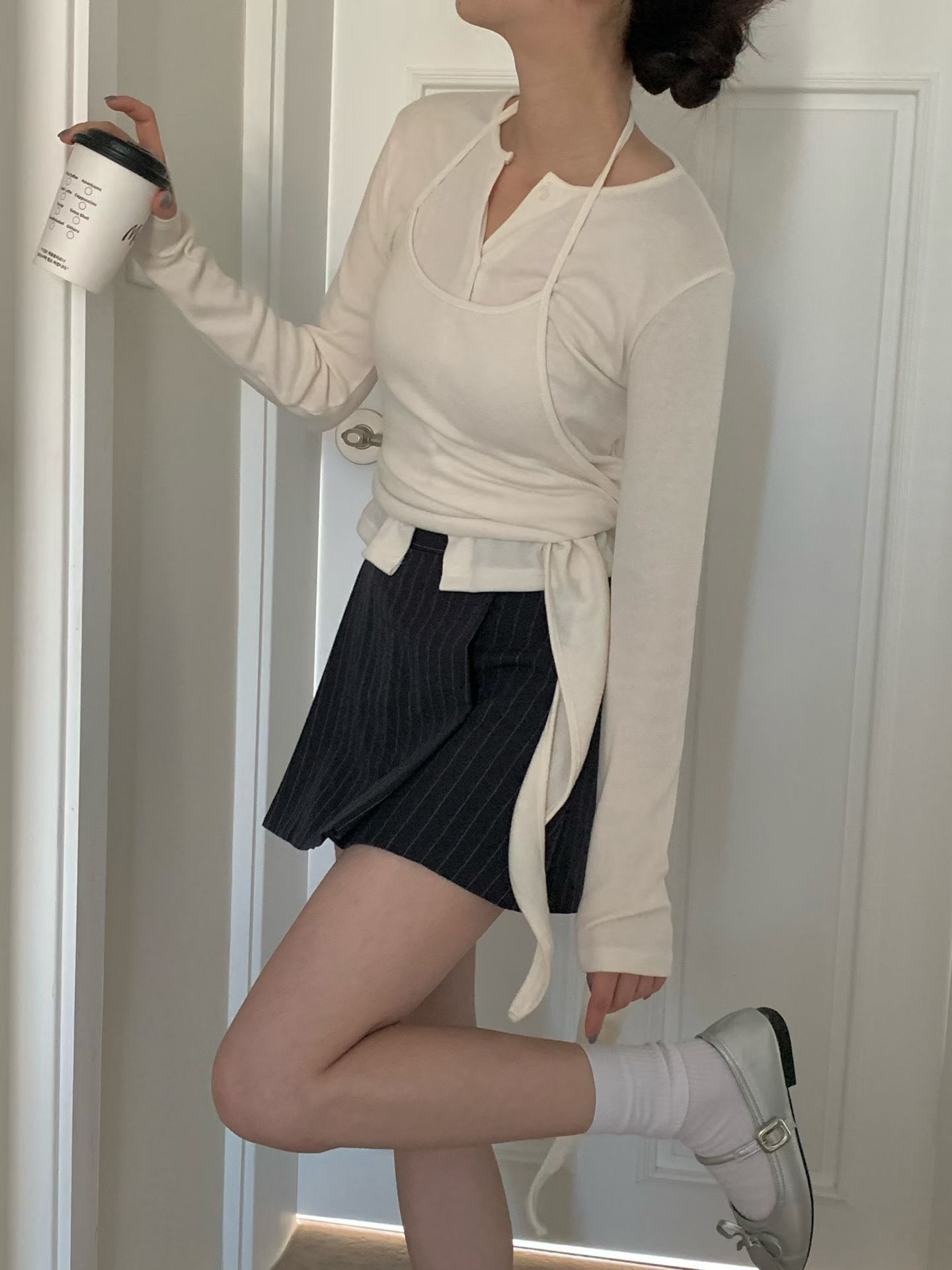 排釦開襟薄Ｔ＋側綁帶繞頸背心SET