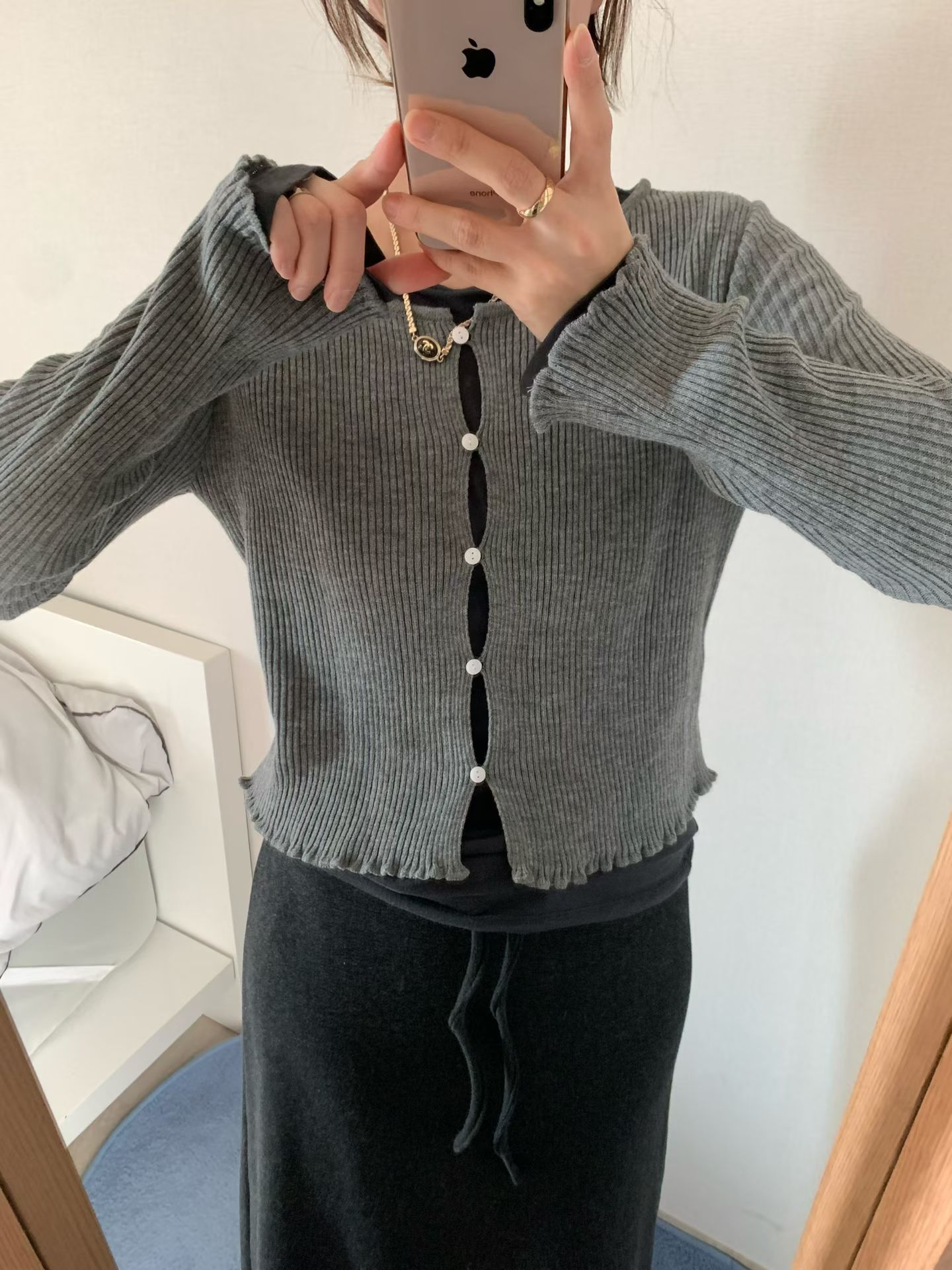 木耳滾邊細坑紋彈性針織外套