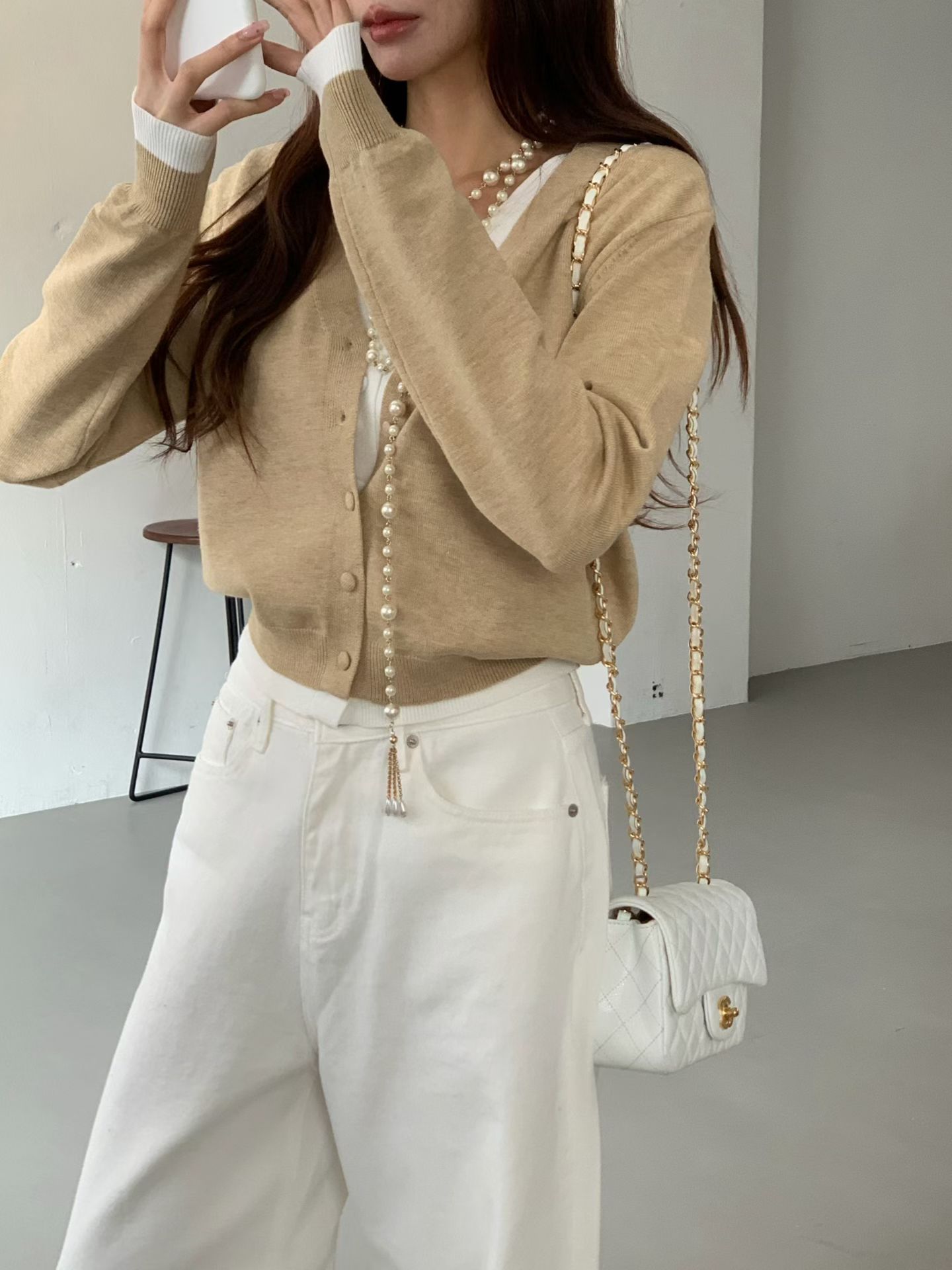 Ｖ領撞色假兩件排釦針織衫