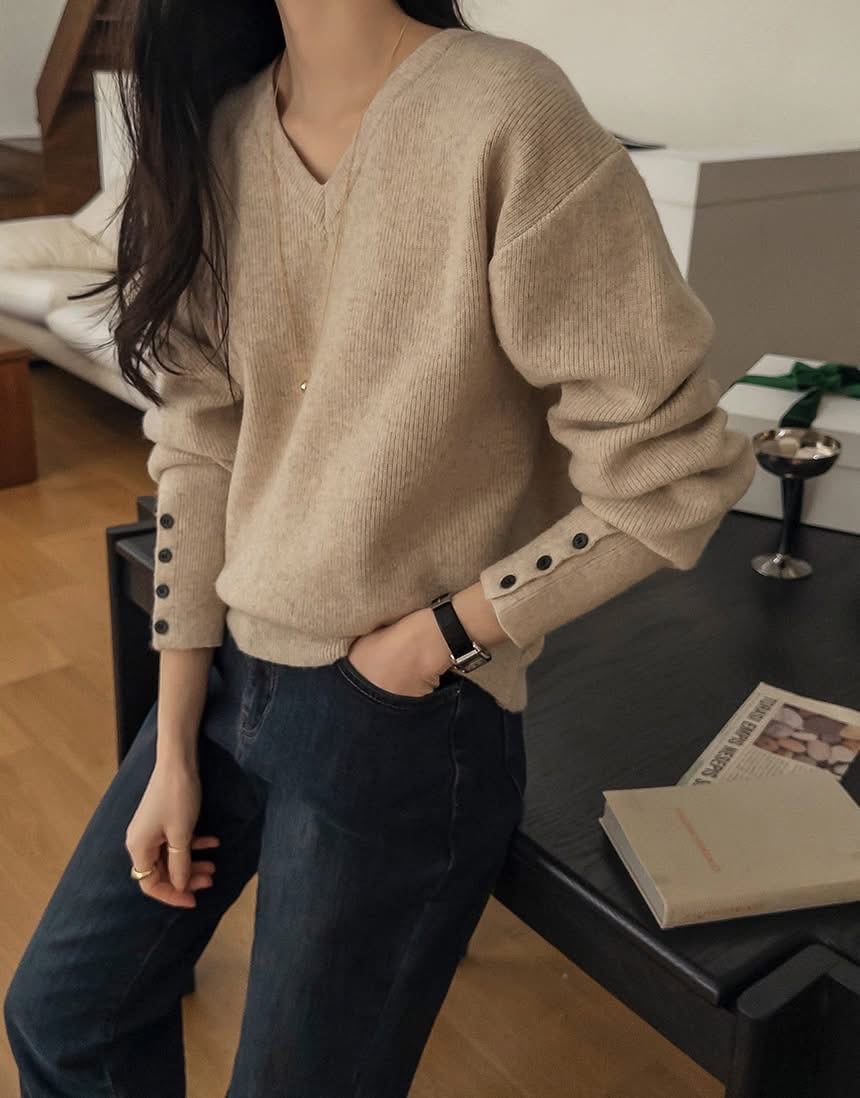 V領縮口排釦手袖素色羊毛針織衣（5%）