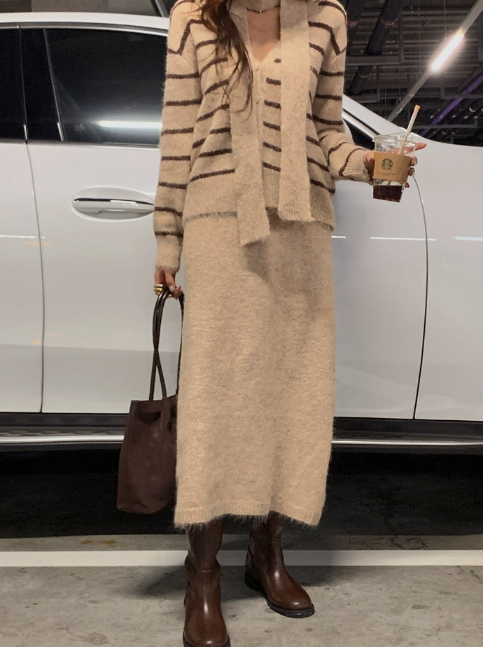 附綁巾V領橫條紋針織外套＋長裙SET