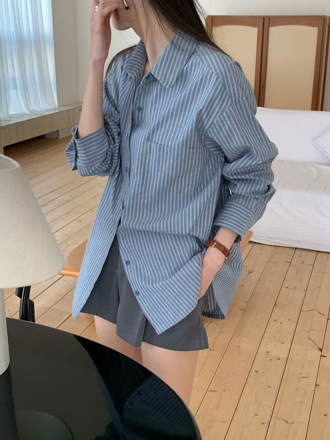 落肩直紋寬鬆襯衫