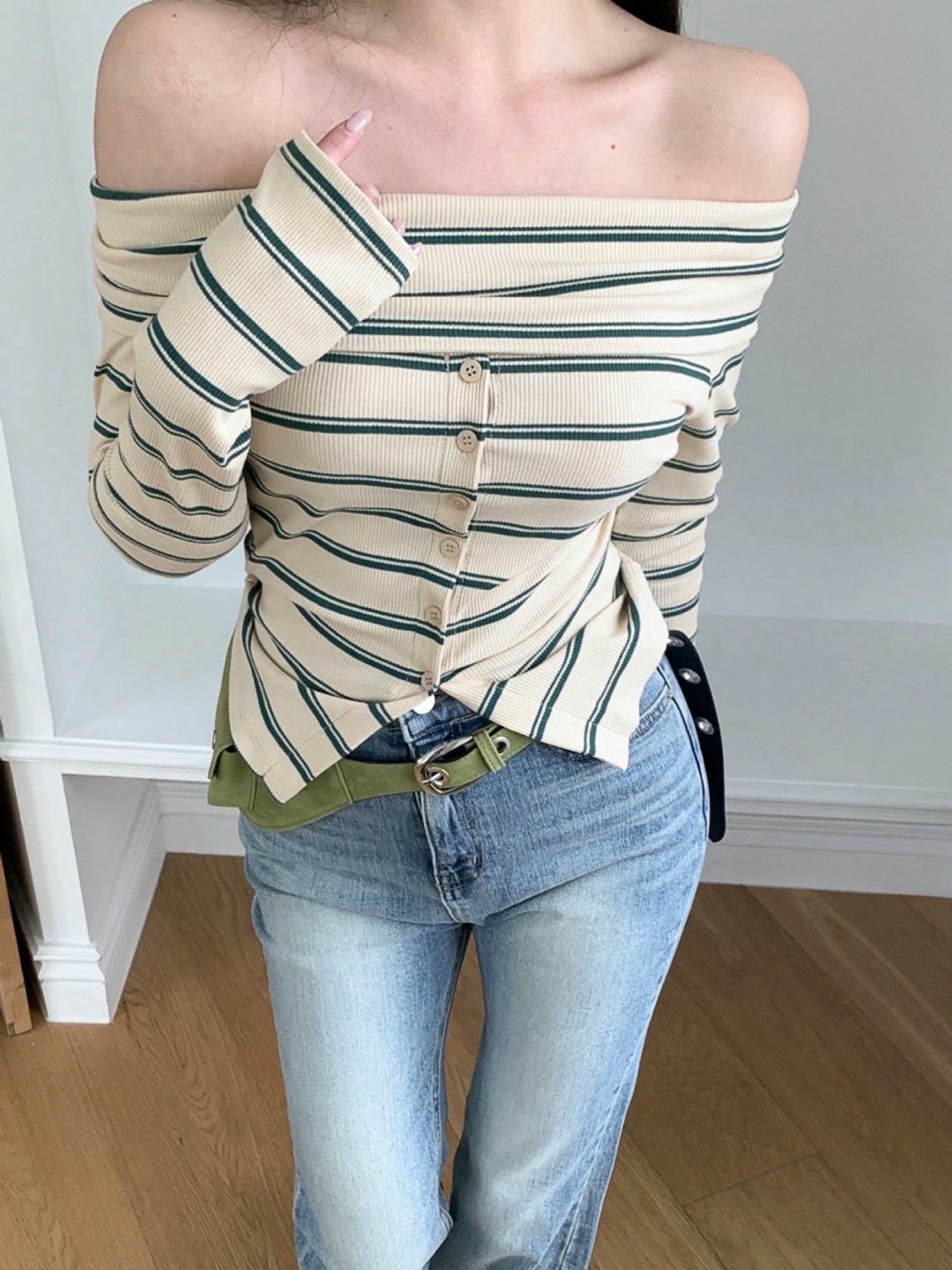 反折平領排釦下開衩橫條紋針織衫