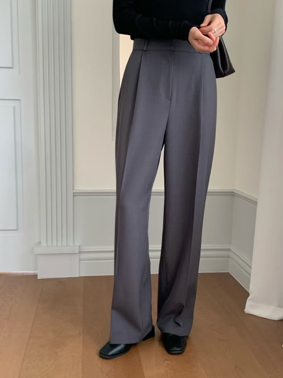 熱銷中！極簡壓褶設計直筒西裝褲
