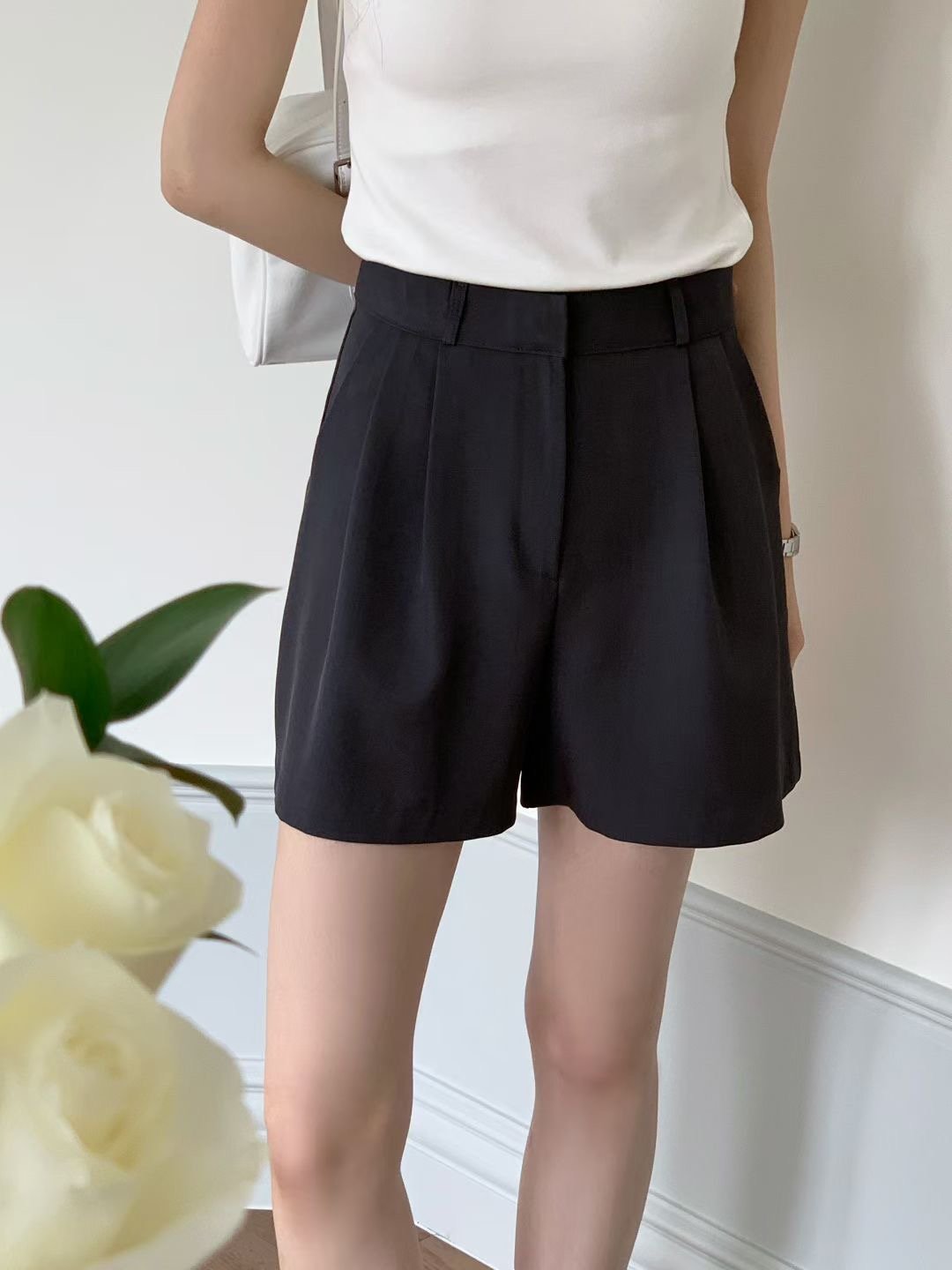 前打褶造型百搭三分西裝短褲
