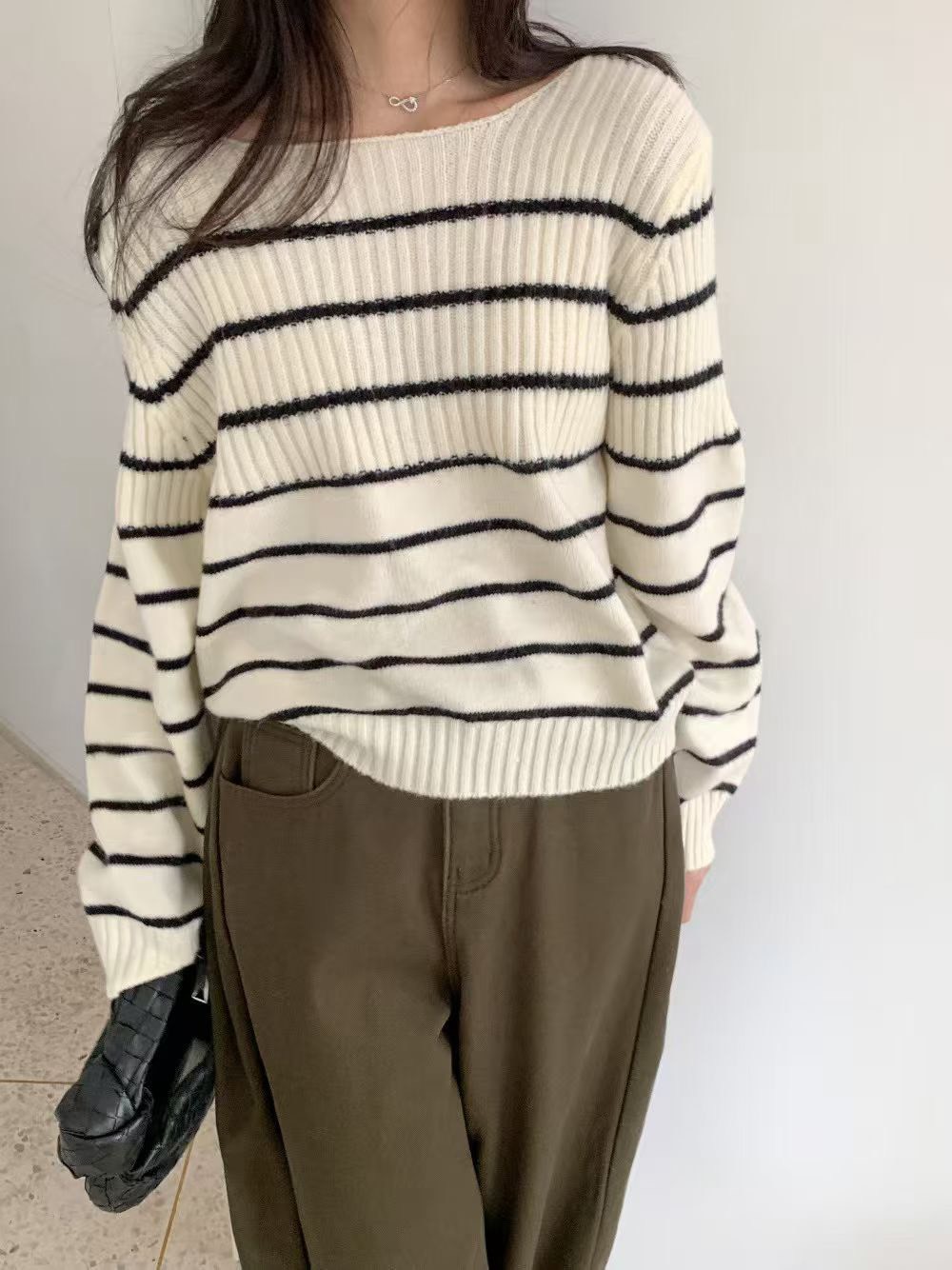不修邊領拼接坑條橫紋針織衣