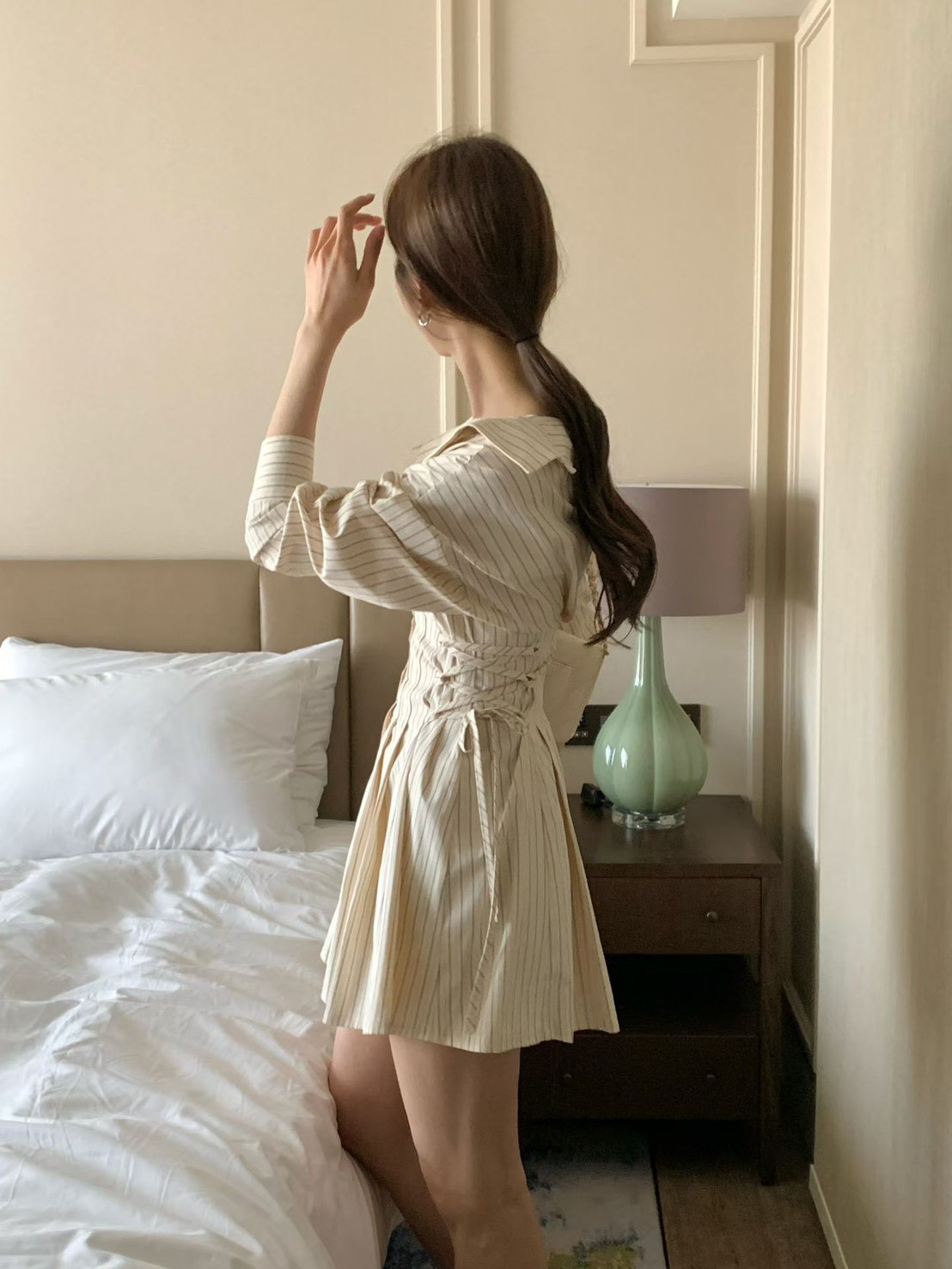 翻領設計兩側綁結直條紋襯衫短洋