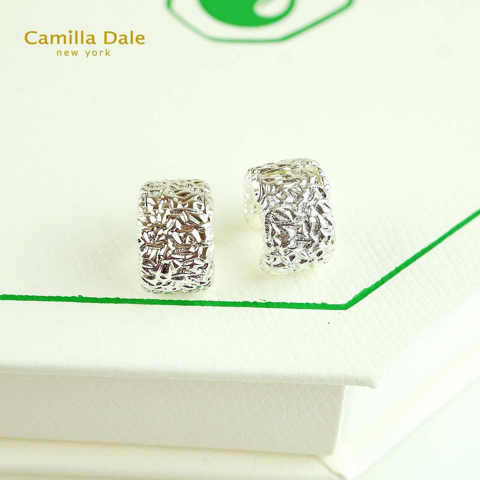 Camilla Dale 亮鋁箔半圓耳環