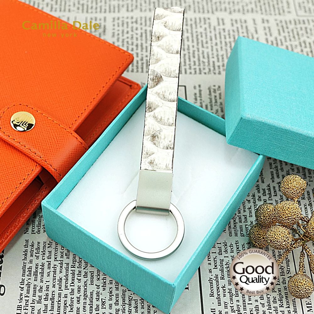 Camilla Dale 韓國正蛇皮米白鑰匙圈(霧銀)