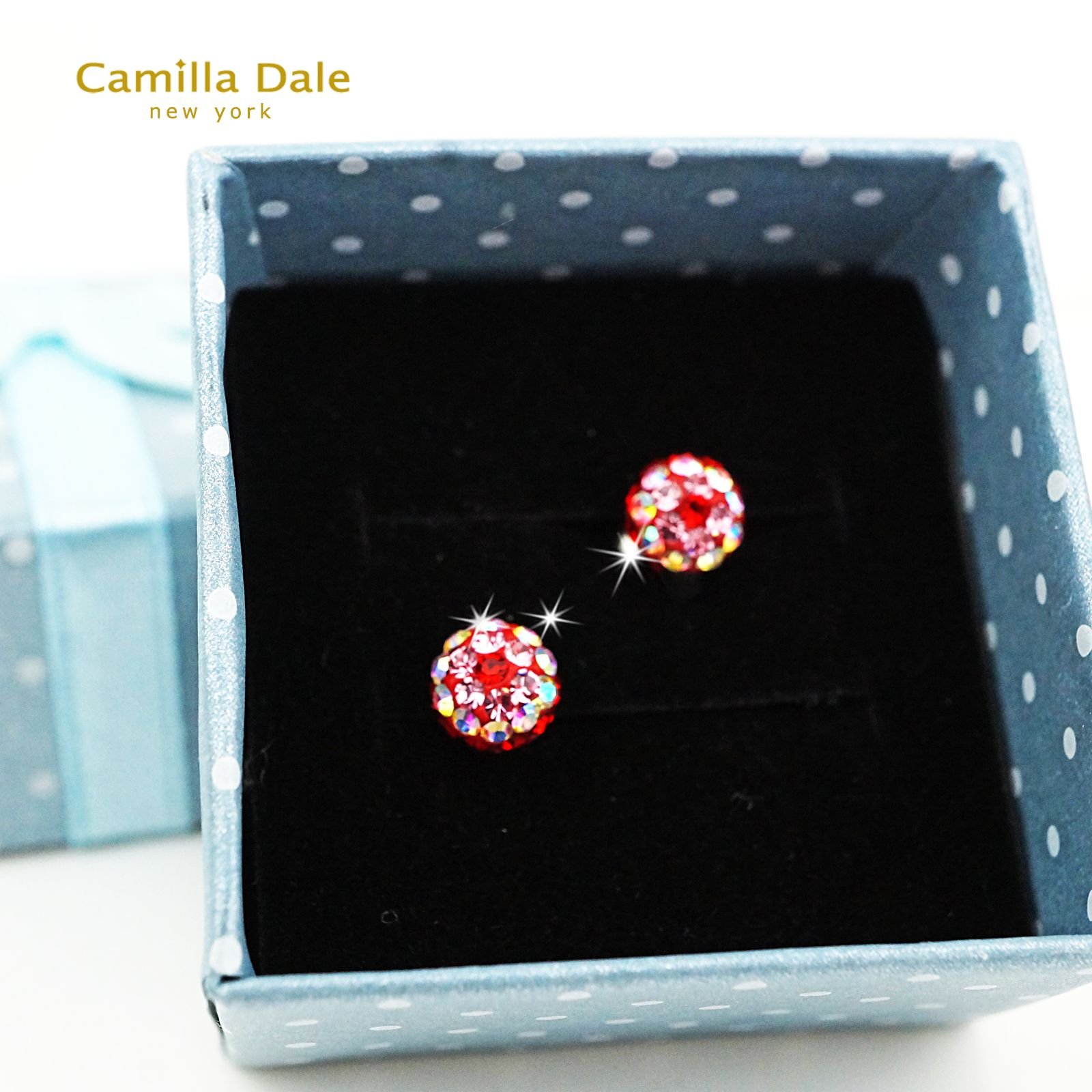 Camilla Dale 6mm繡花球水鑽耳環(白彩紅)