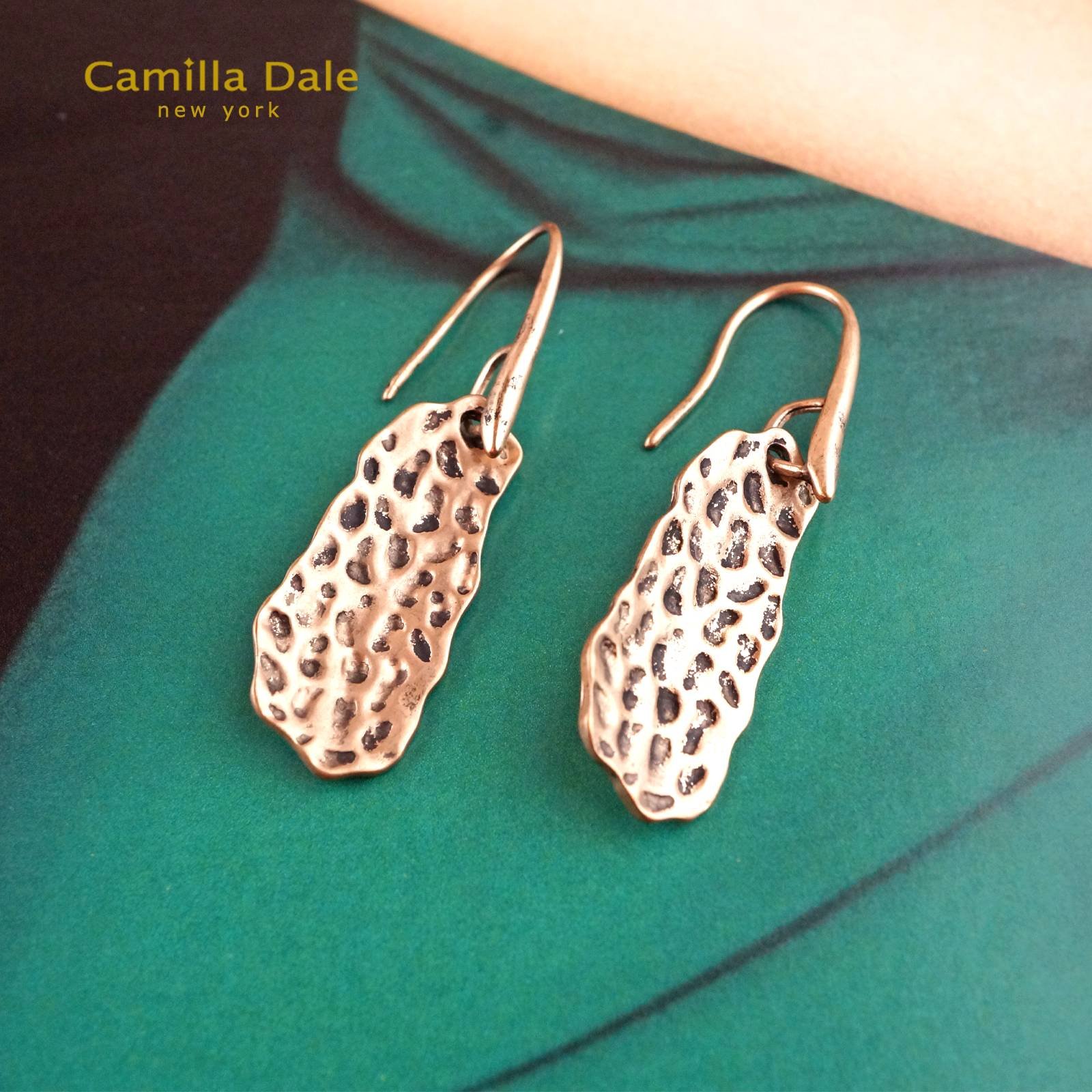 Camilla Dale 復古金色枯葉垂吊耳環