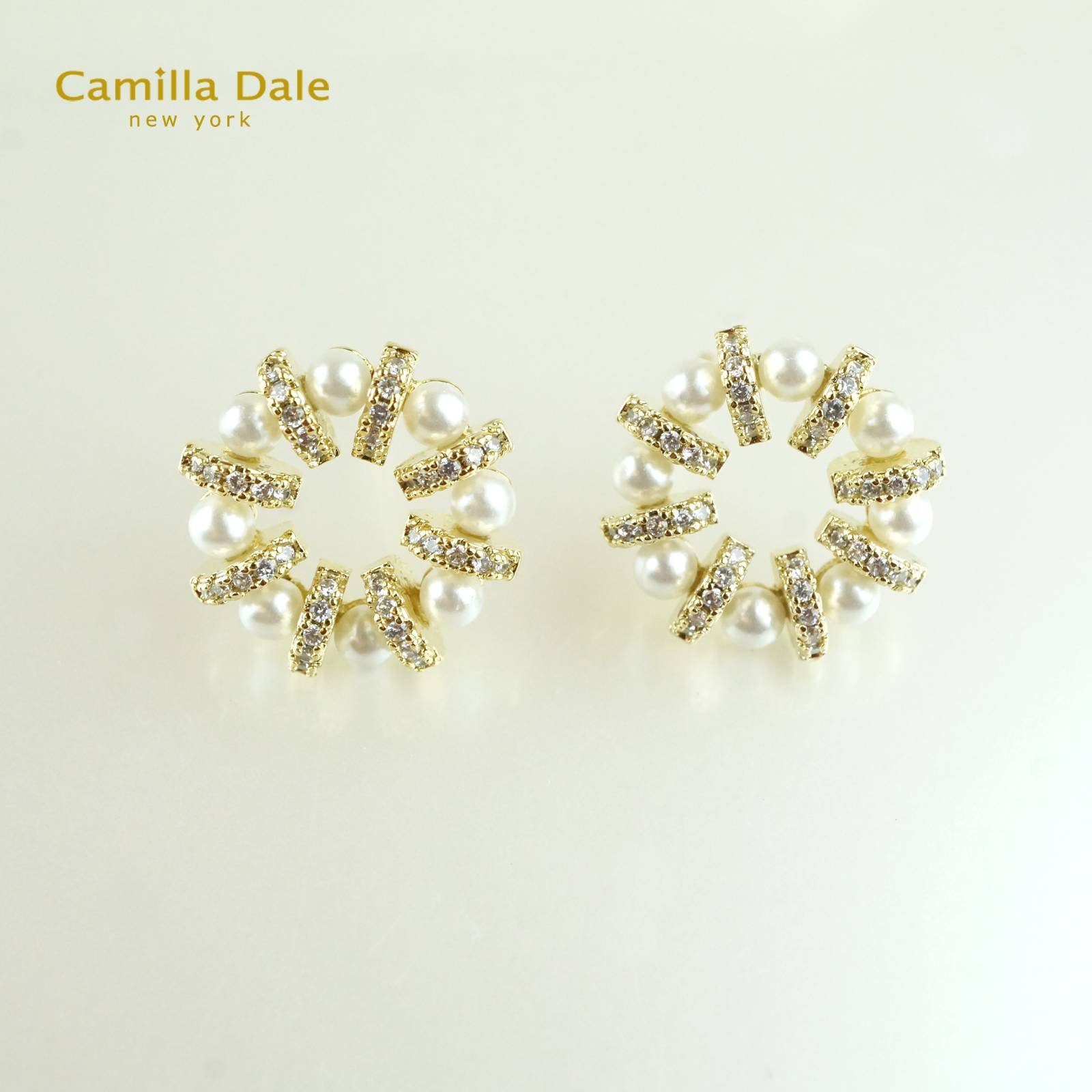 Camilla Dale 925純銀繽紛珍珠花圈耳環
