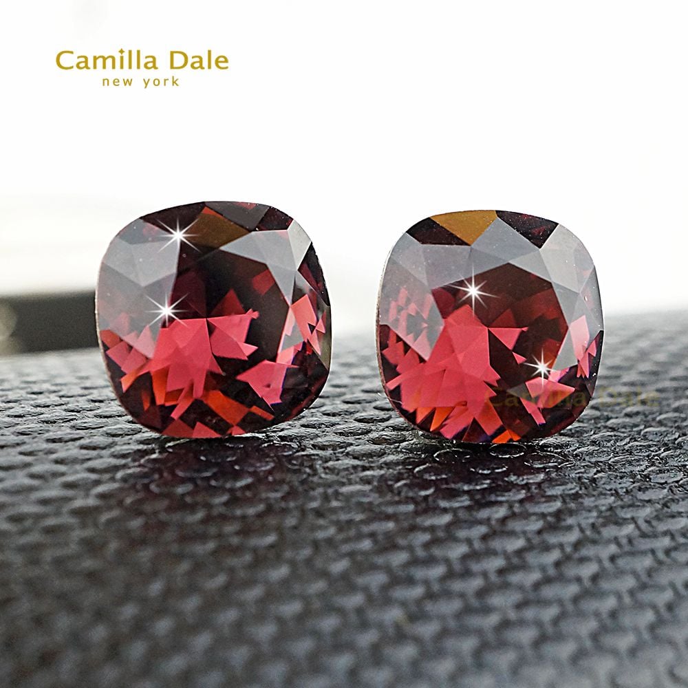 CamillaDale 公爵石水晶耳環(葡萄酒紅)