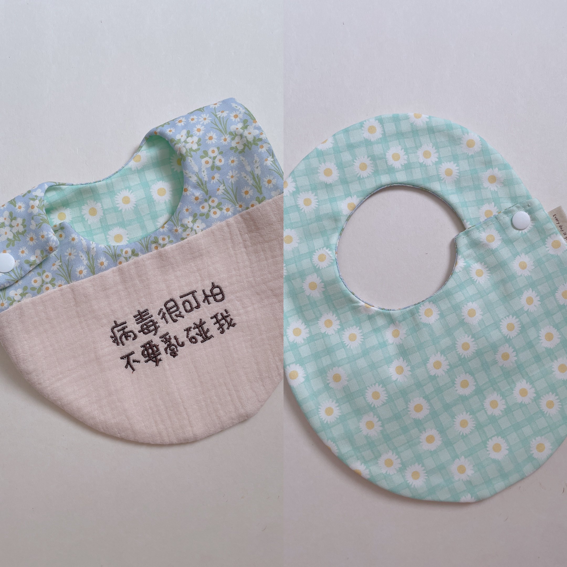 【 現貨 】刺繡標語 - 側開蛋兜