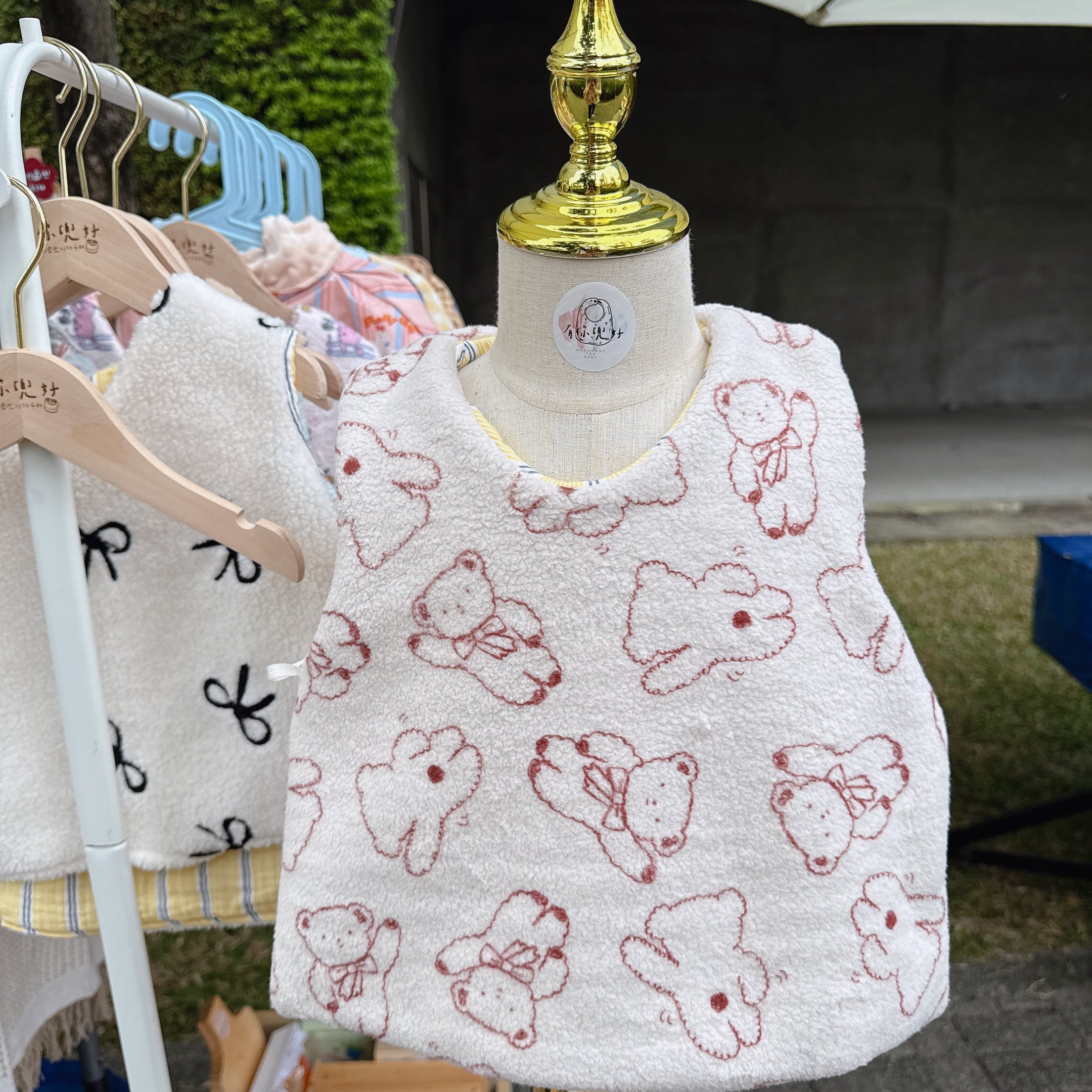 【現貨】羊羔絨綁帶背心 -白色熊熊