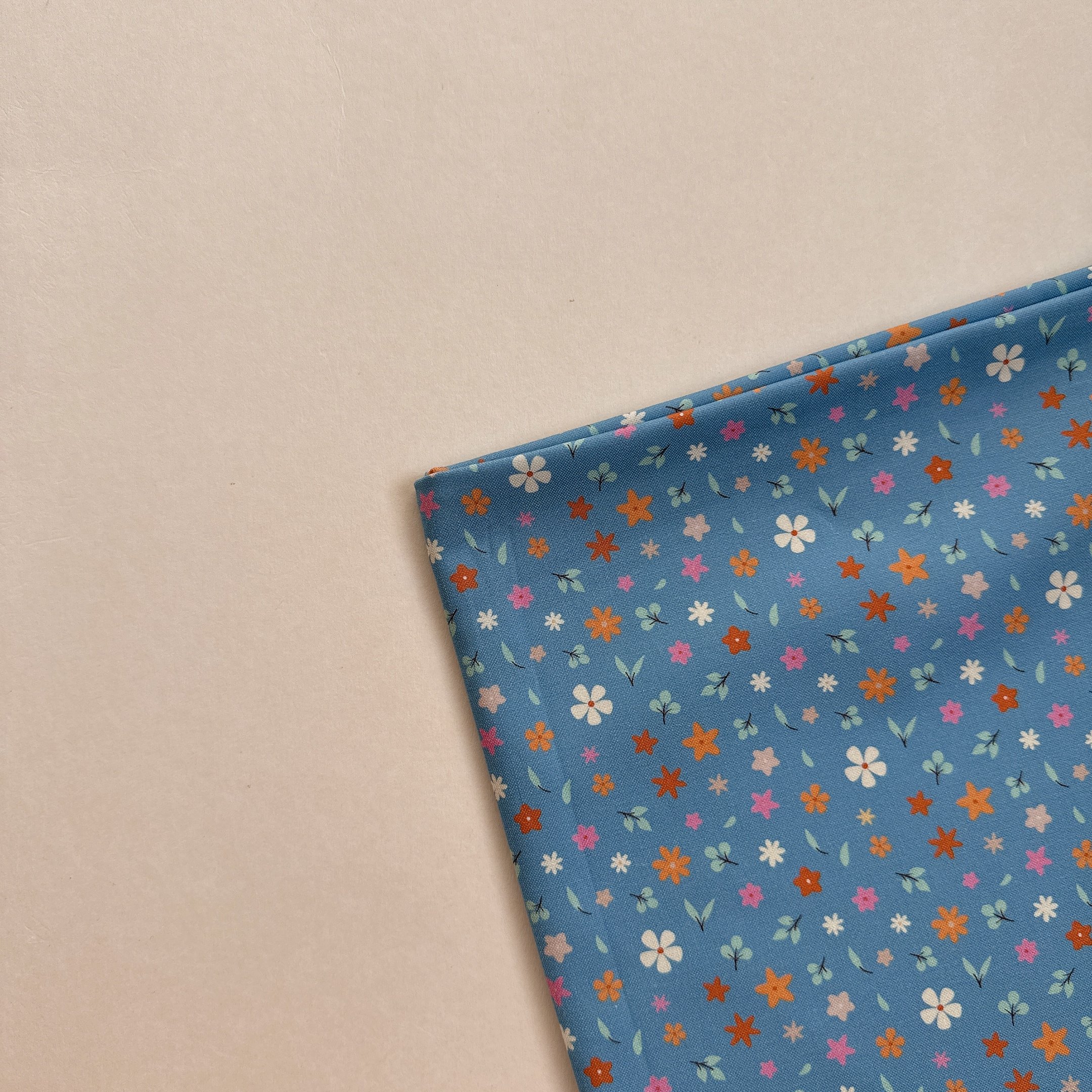 【 選布 】藍底碎花 49