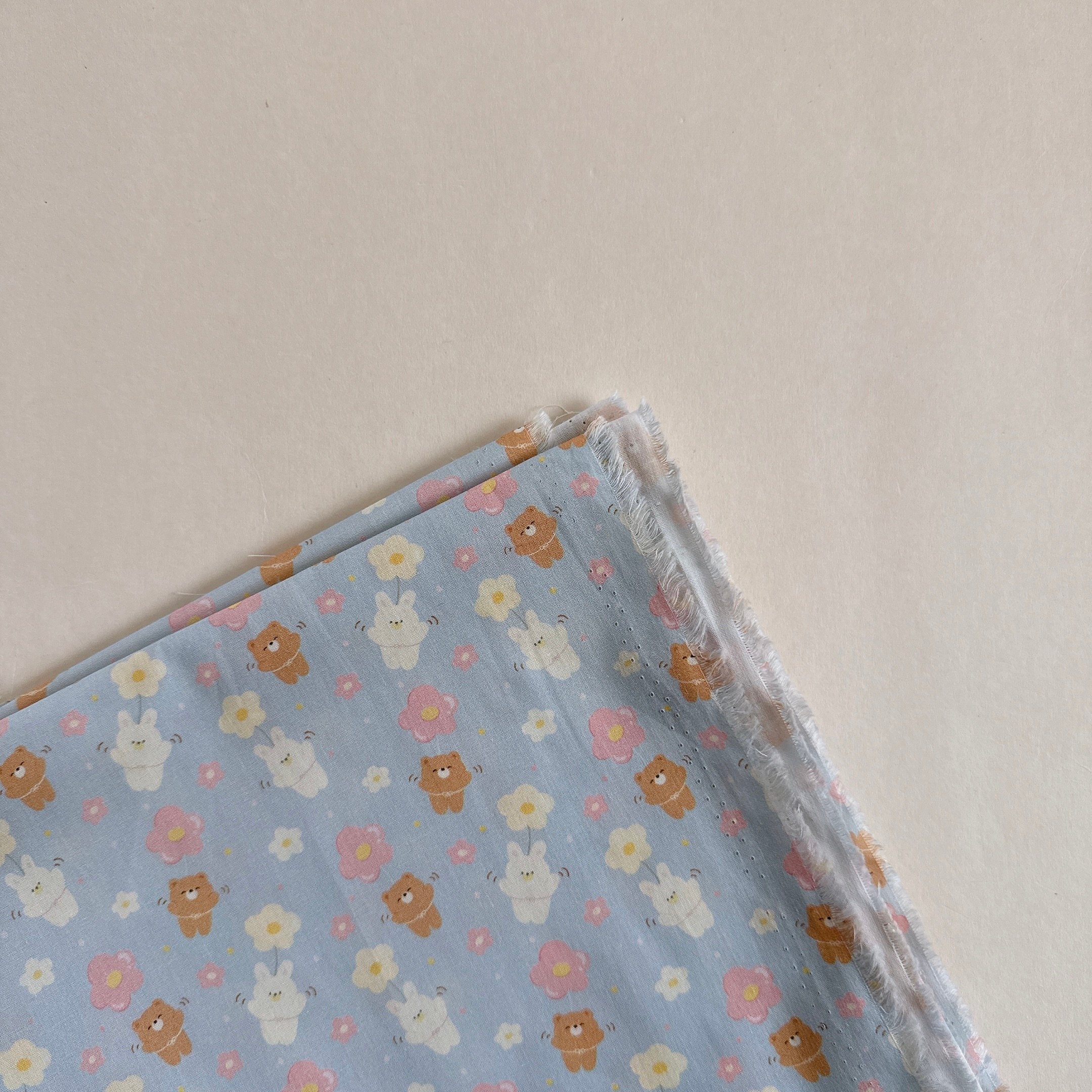 【 選布 】霧藍底胖嘟嘟熊兔