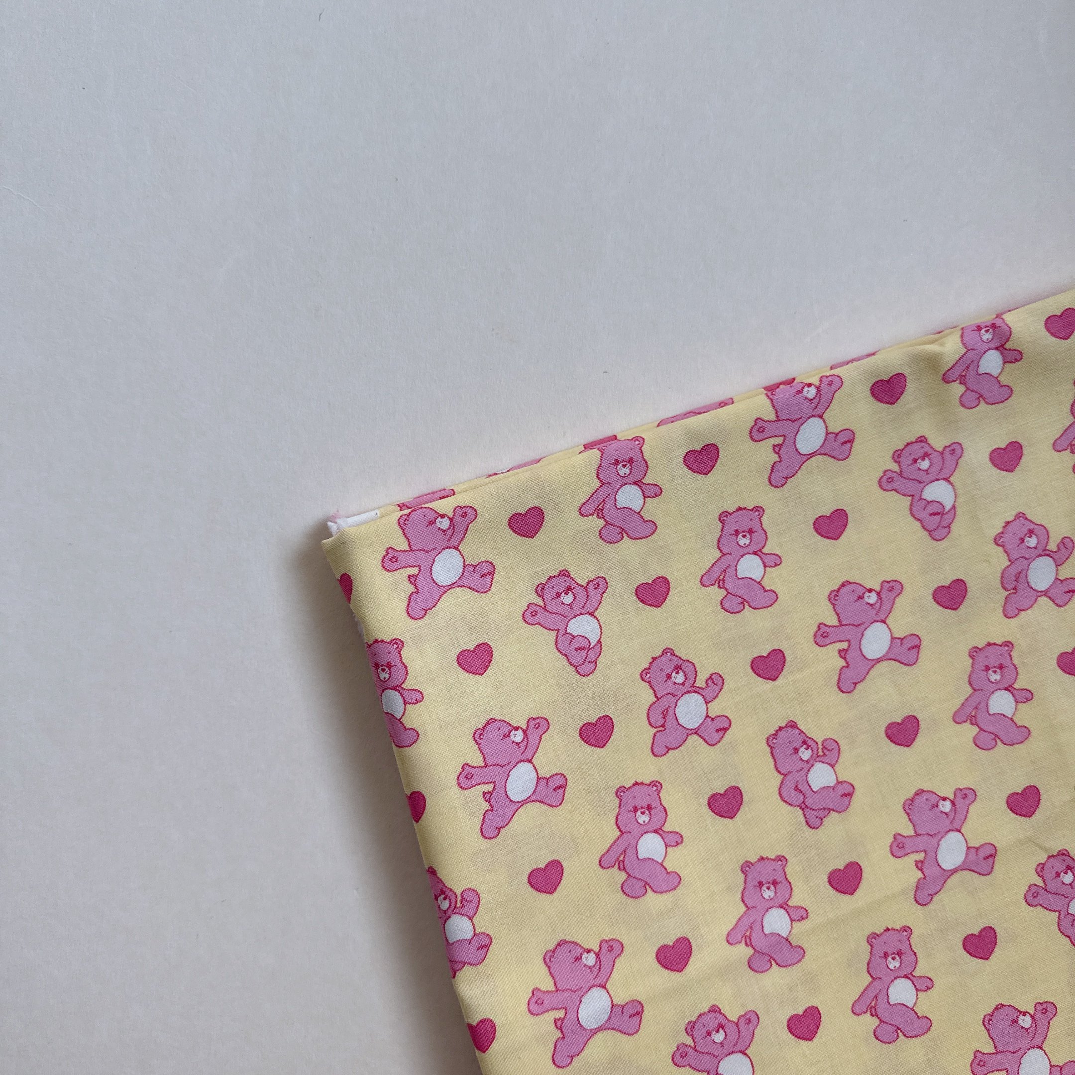【 選布 】黃底粉紅熊 53