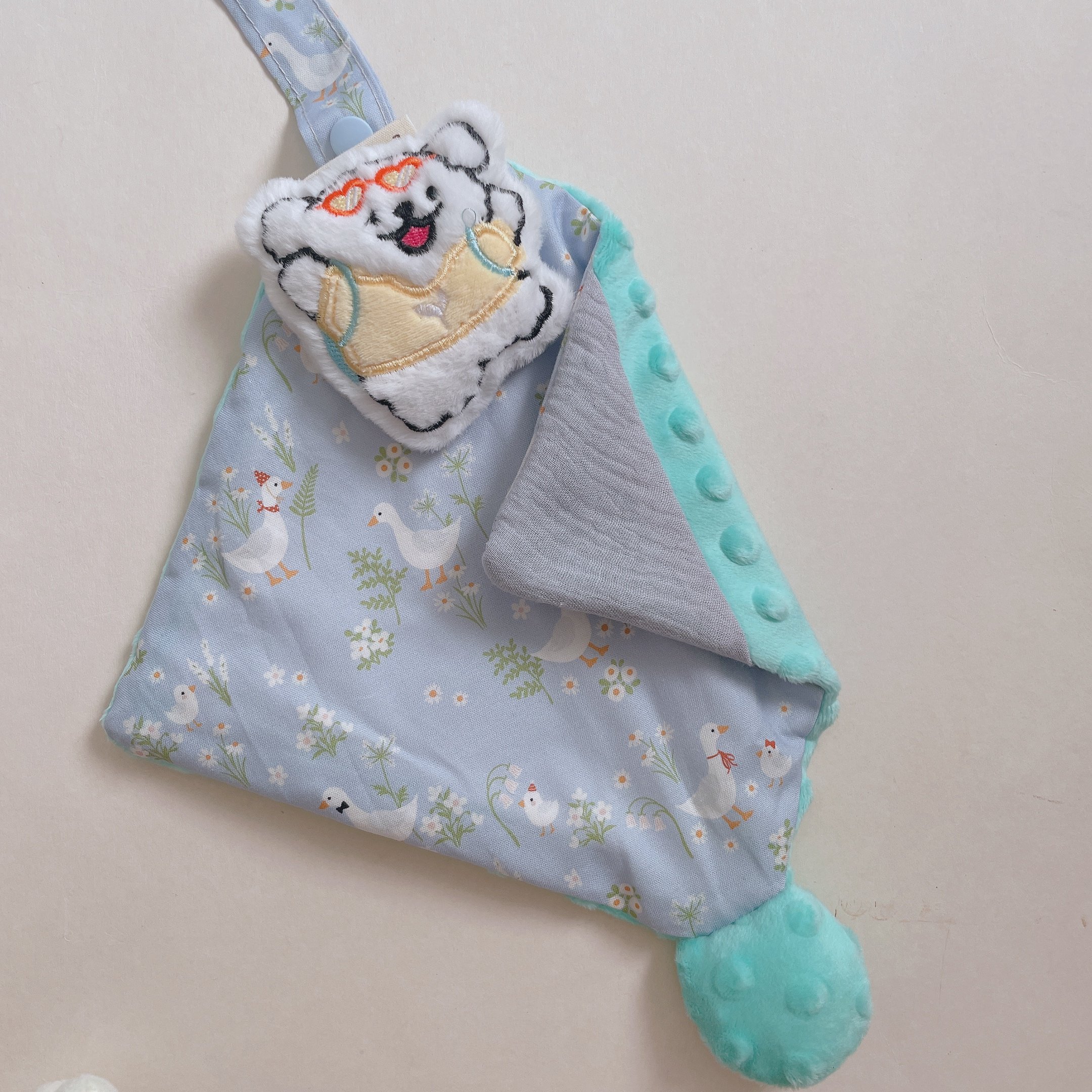 【 現貨 】娃娃安撫巾（啾啾球款）