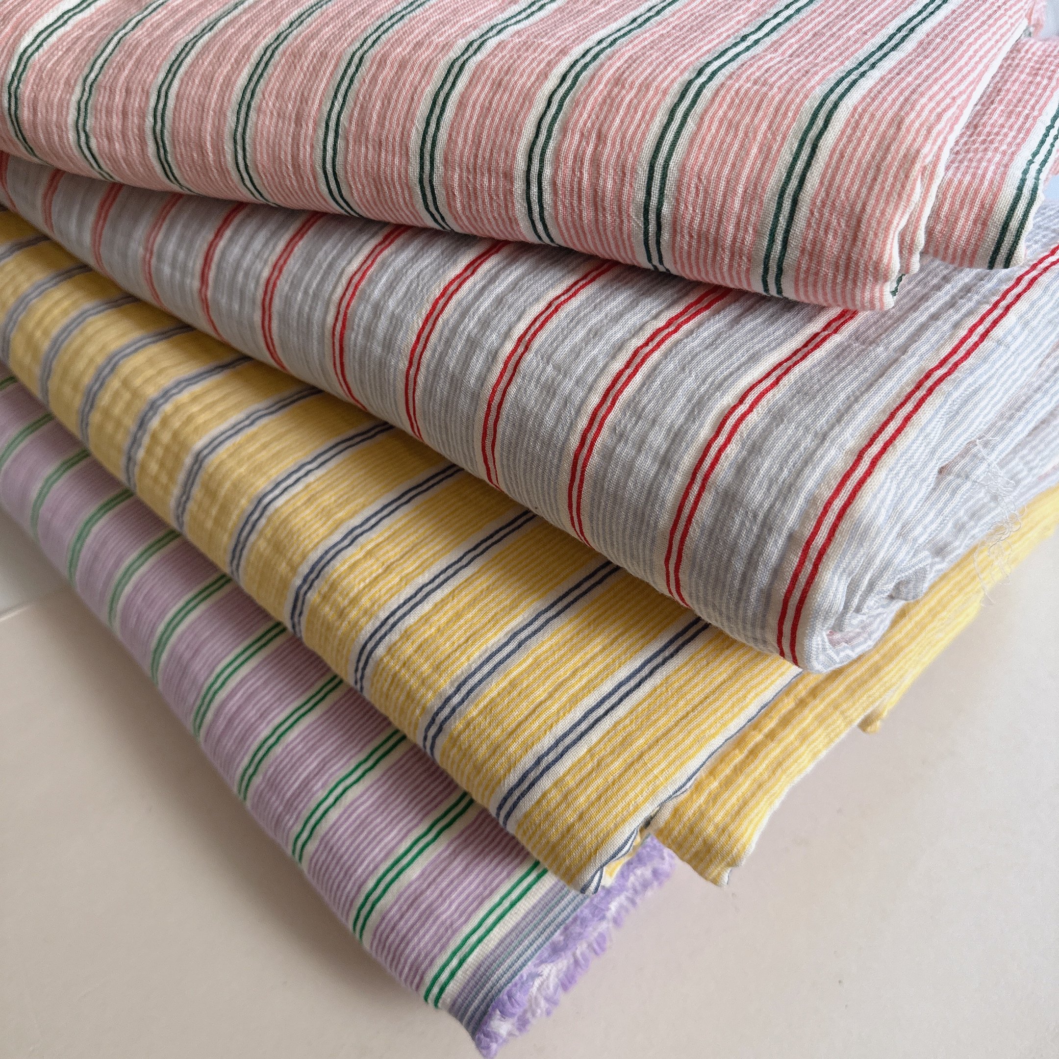 【 選布 】線條 二層紗材質 - 下單備註顏色（粉/藍/黃/紫）