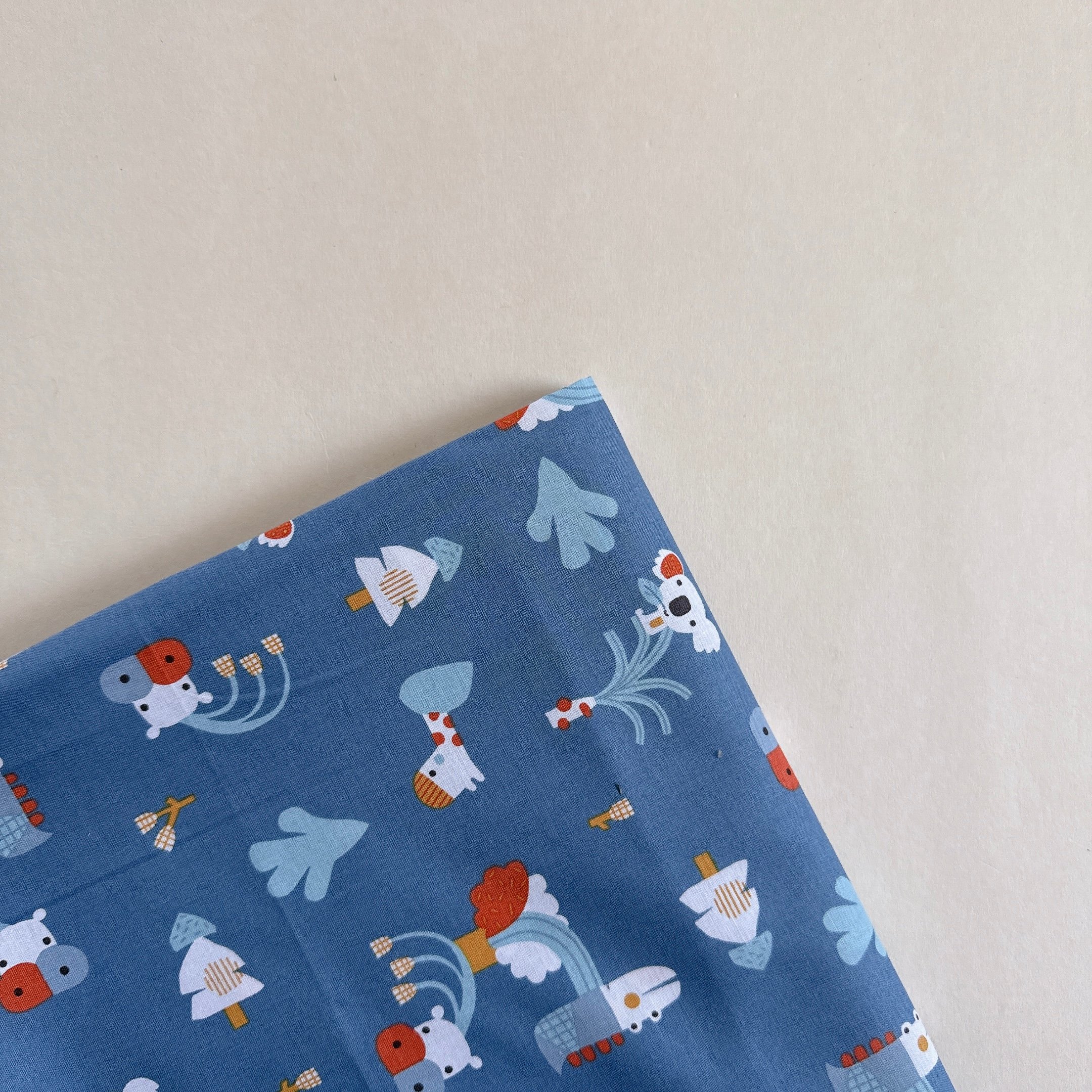 【 選布 】深藍底河馬無尾熊