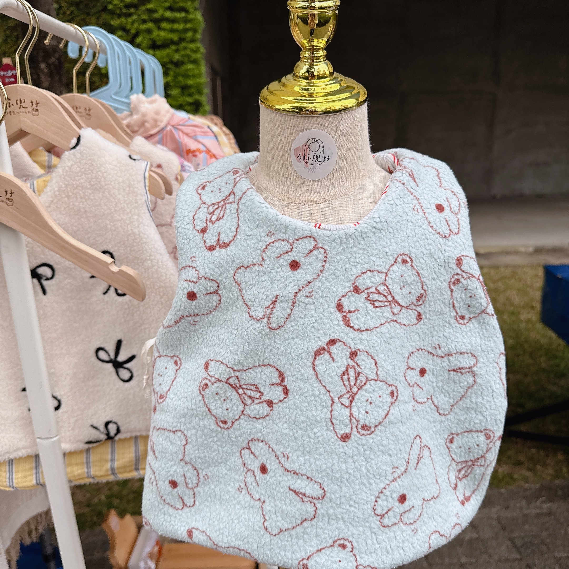 【現貨】羊羔絨綁帶背心 -藍色熊熊