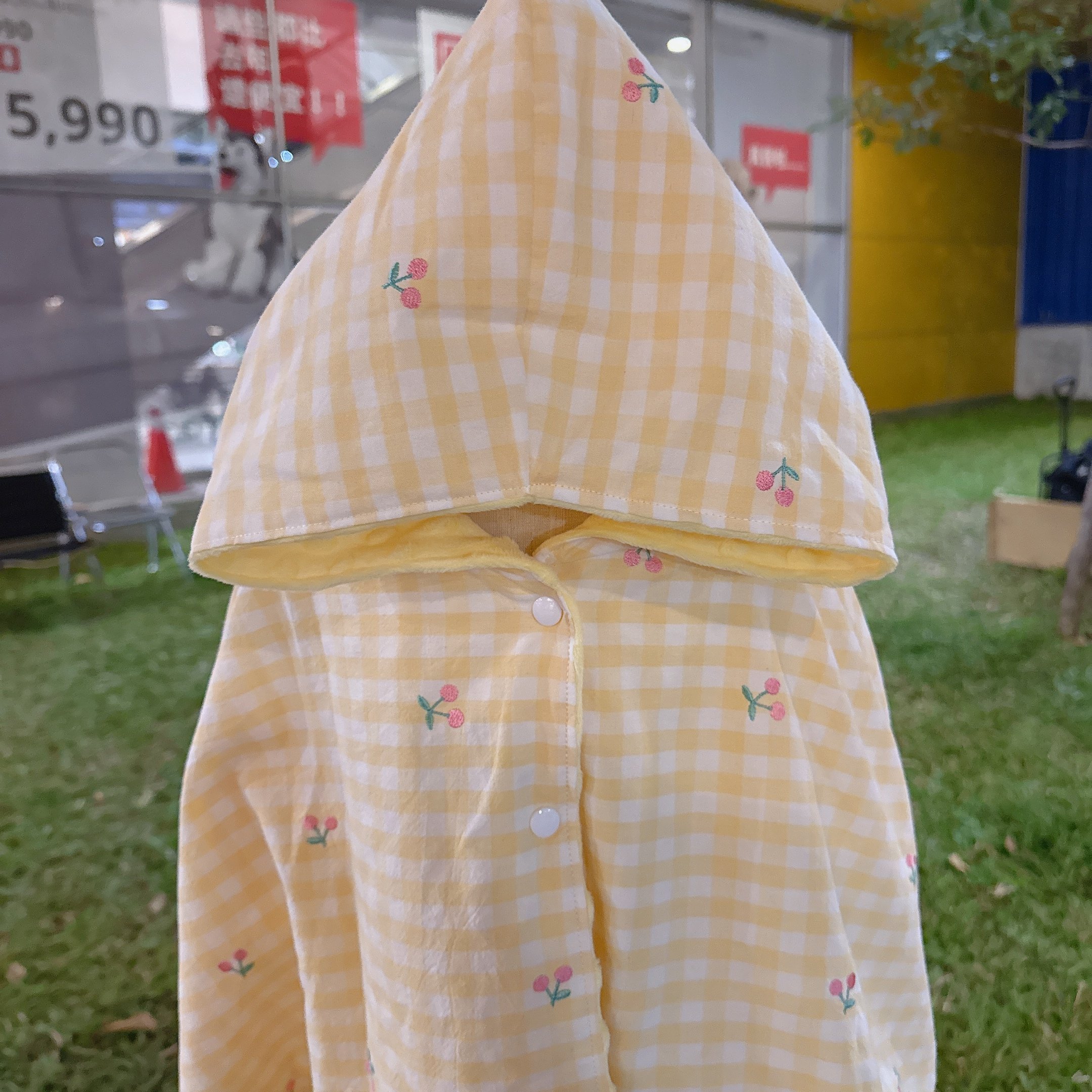斗篷 - 刺繡櫻桃黃格子（Ｍ號）