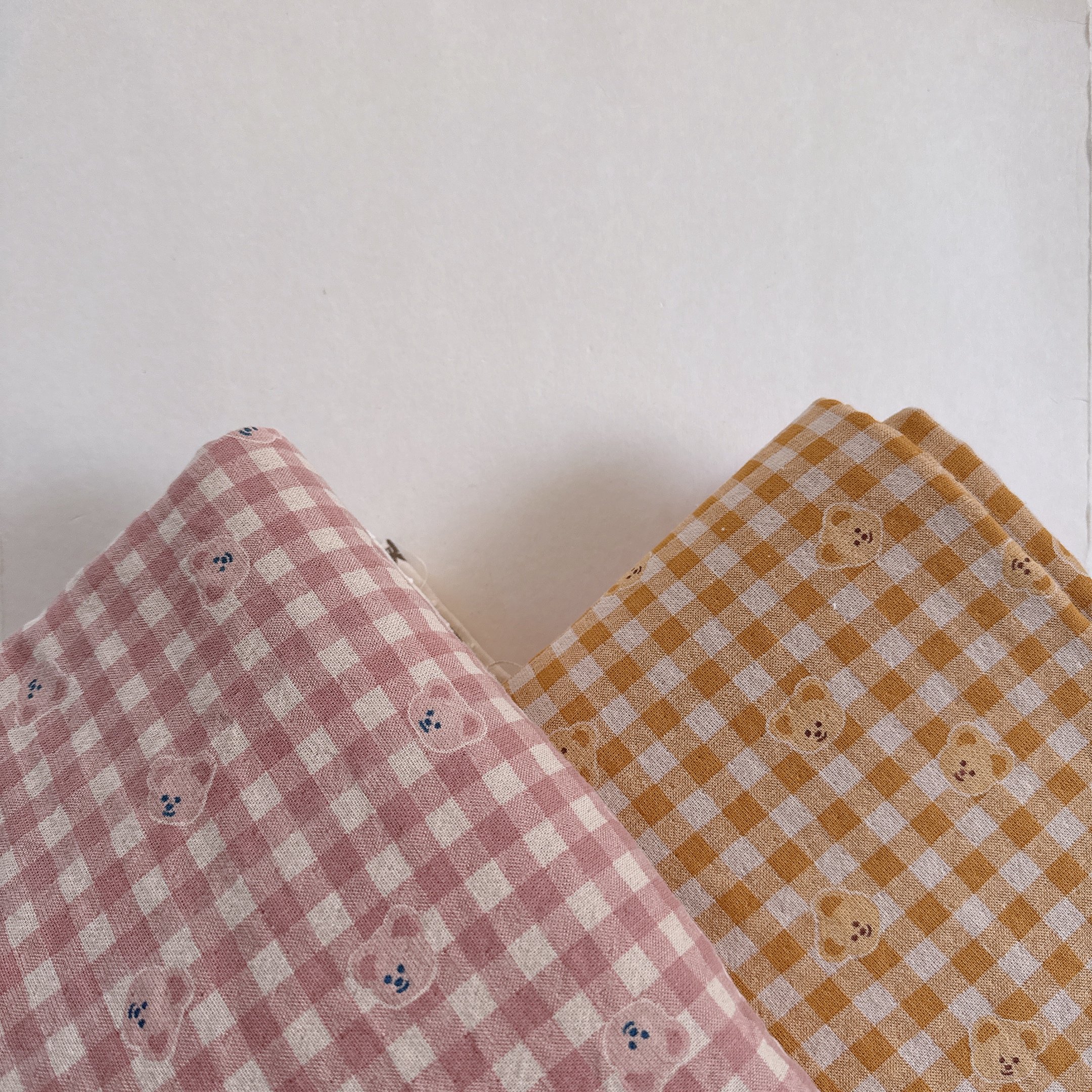 【 選布 】格子熊熊二層紗材質 - 下單備註顏色（粉/深卡其）