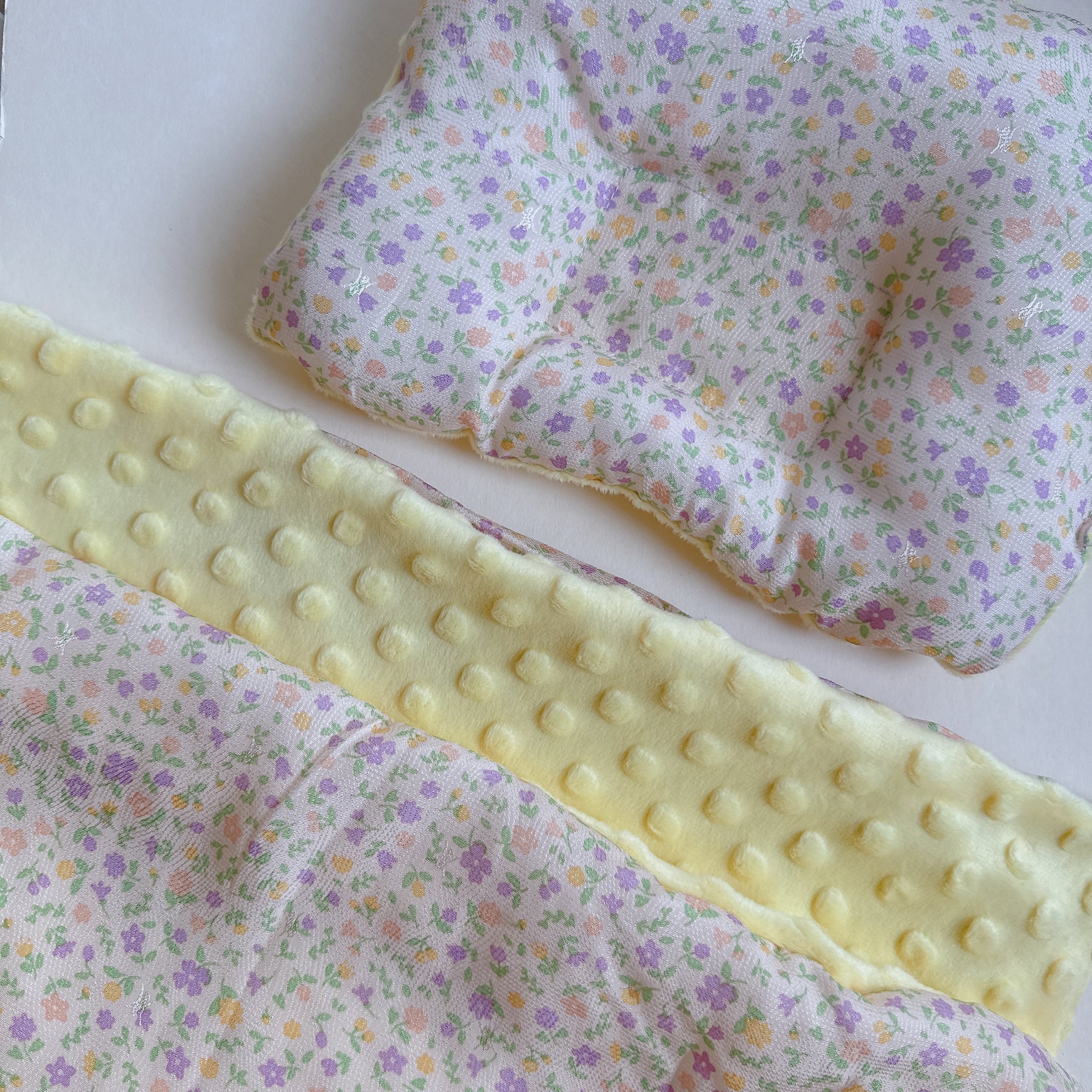 安撫豆豆毯＋方枕 - 小碎花（此款表布人造絲）