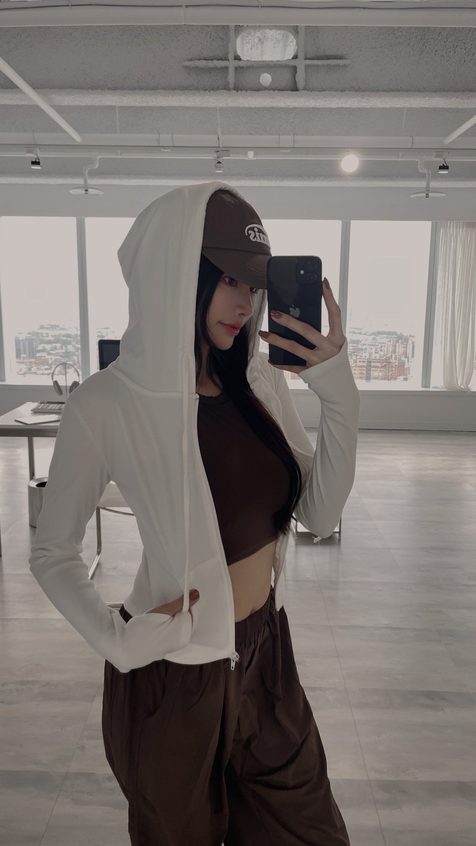 短版收腰圓弧磨毛連帽外套 白