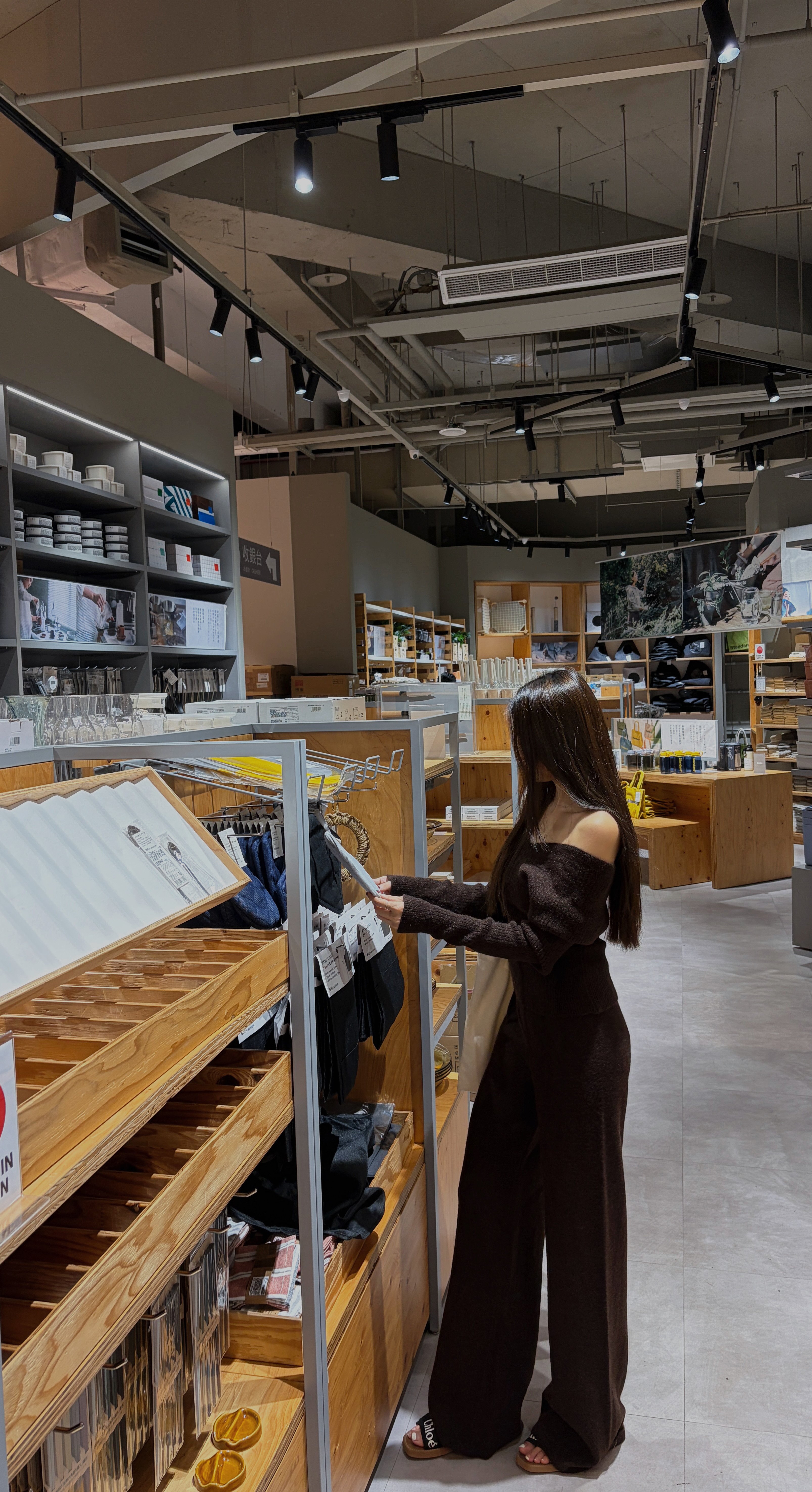 CASUAL氣質仙女v領露肩+針織褲套裝(深咖)