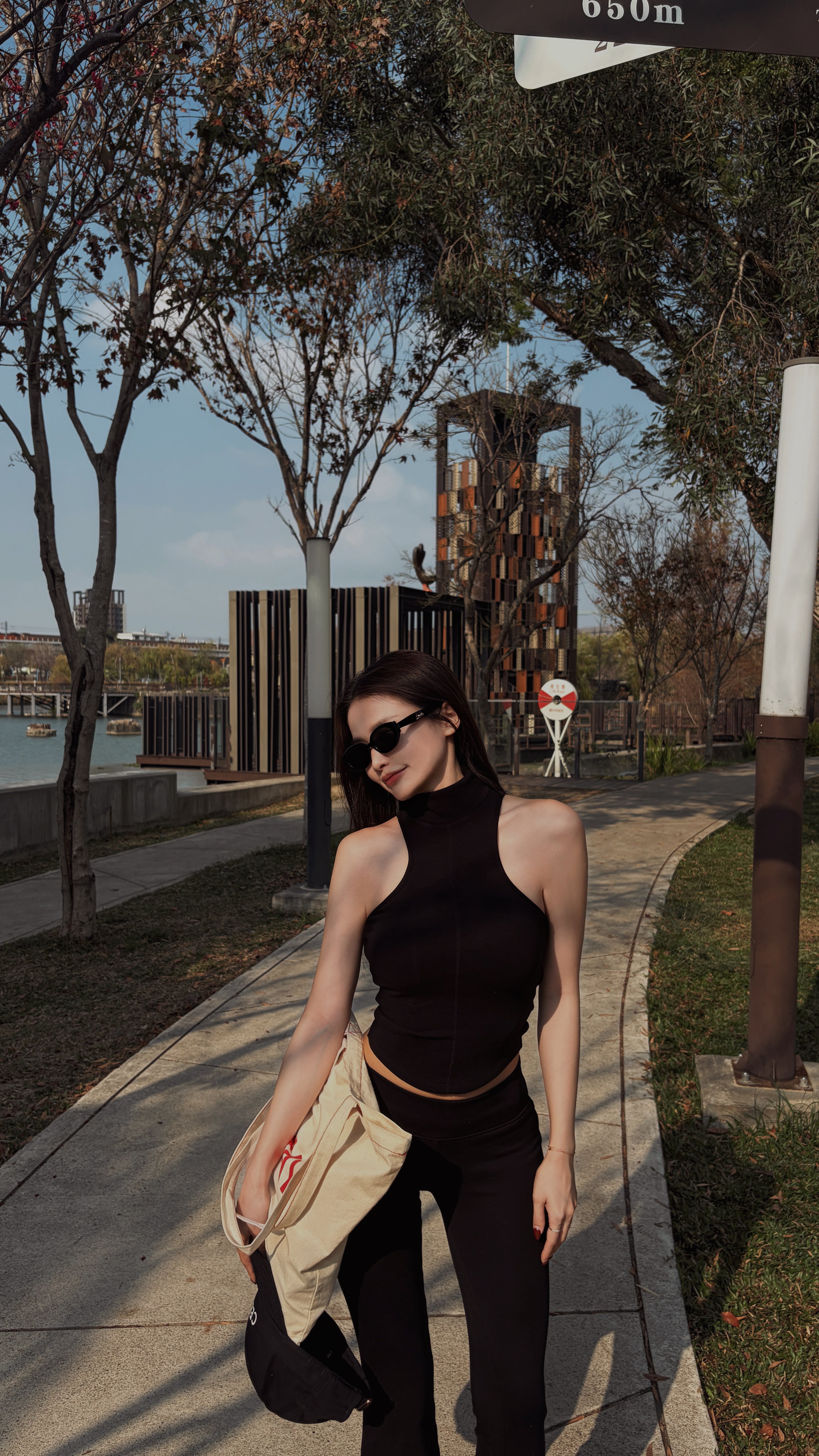 CASUAL好身材立領削肩圓弧Bratop(黑)