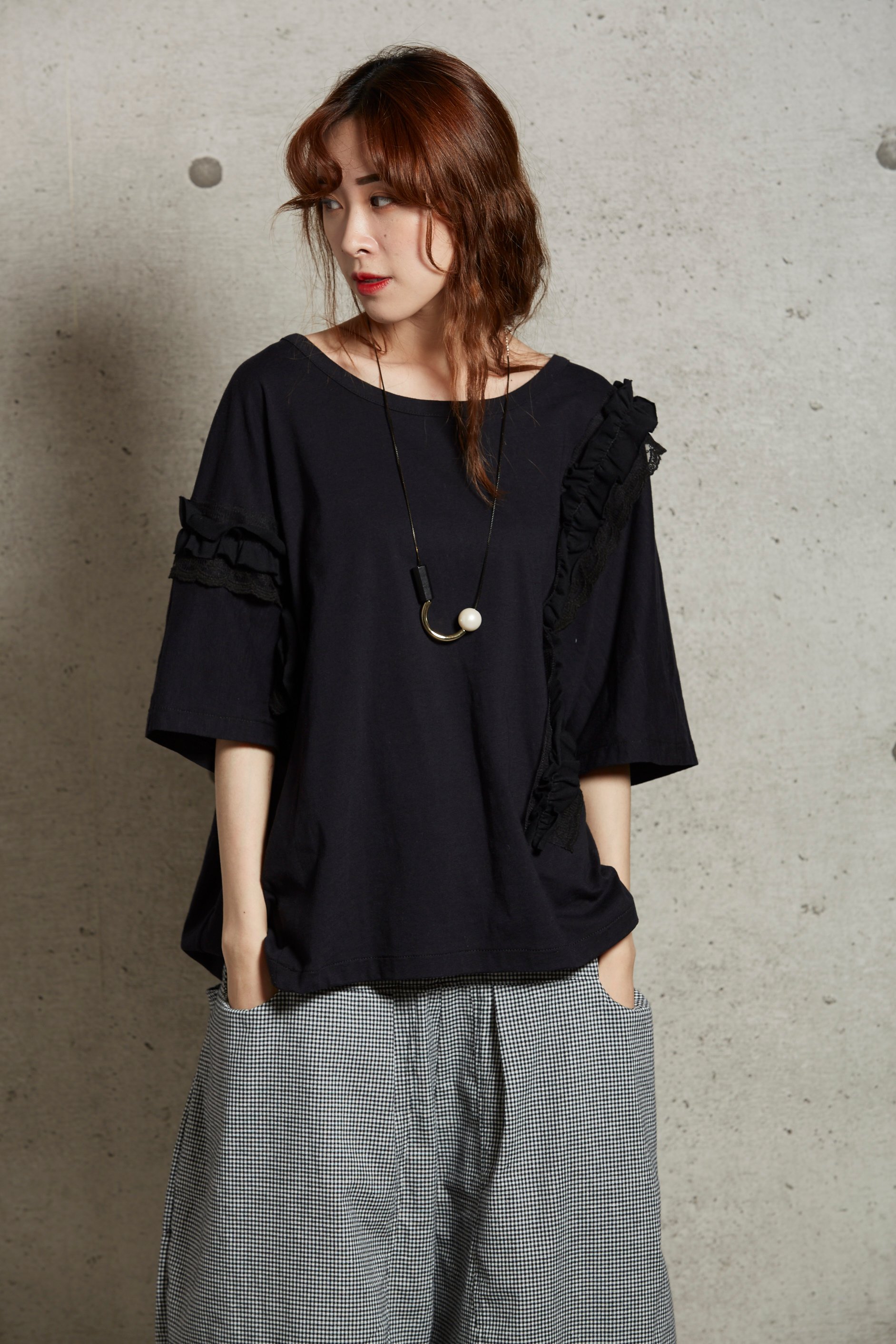 gd shop  1722011 不對稱蕾絲荷葉上衣