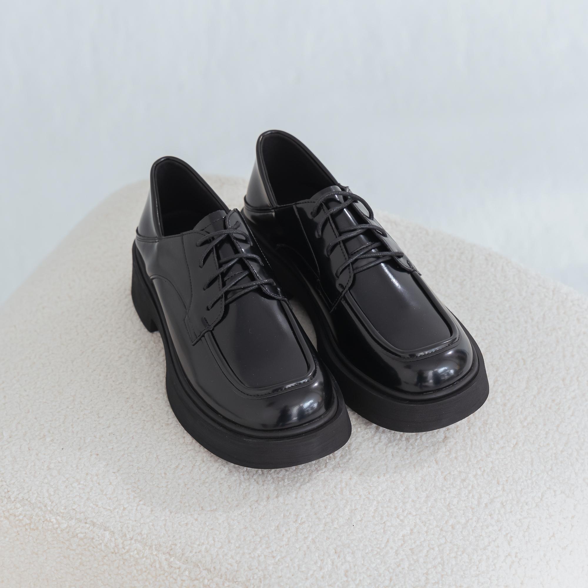 質感亮面綁帶厚底德比鞋