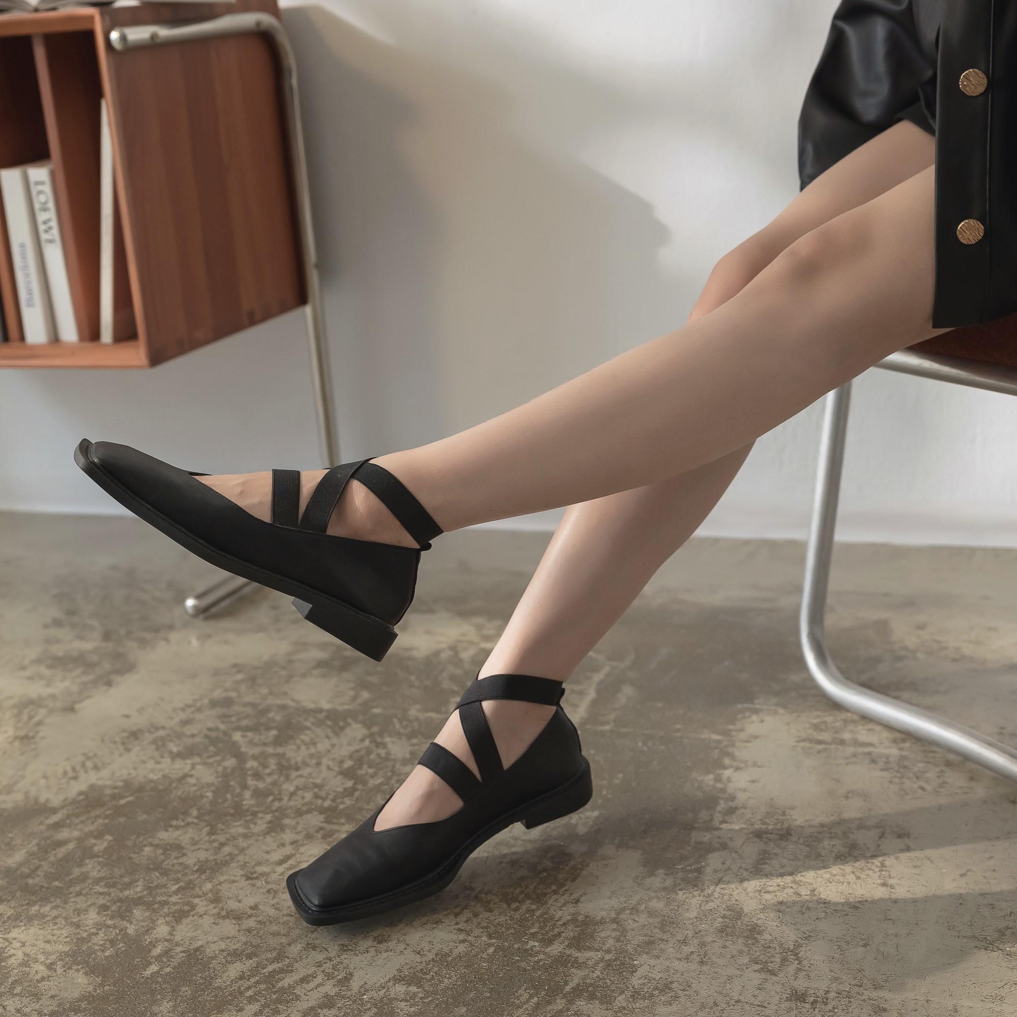 緞帶方頭平底芭蕾舞鞋