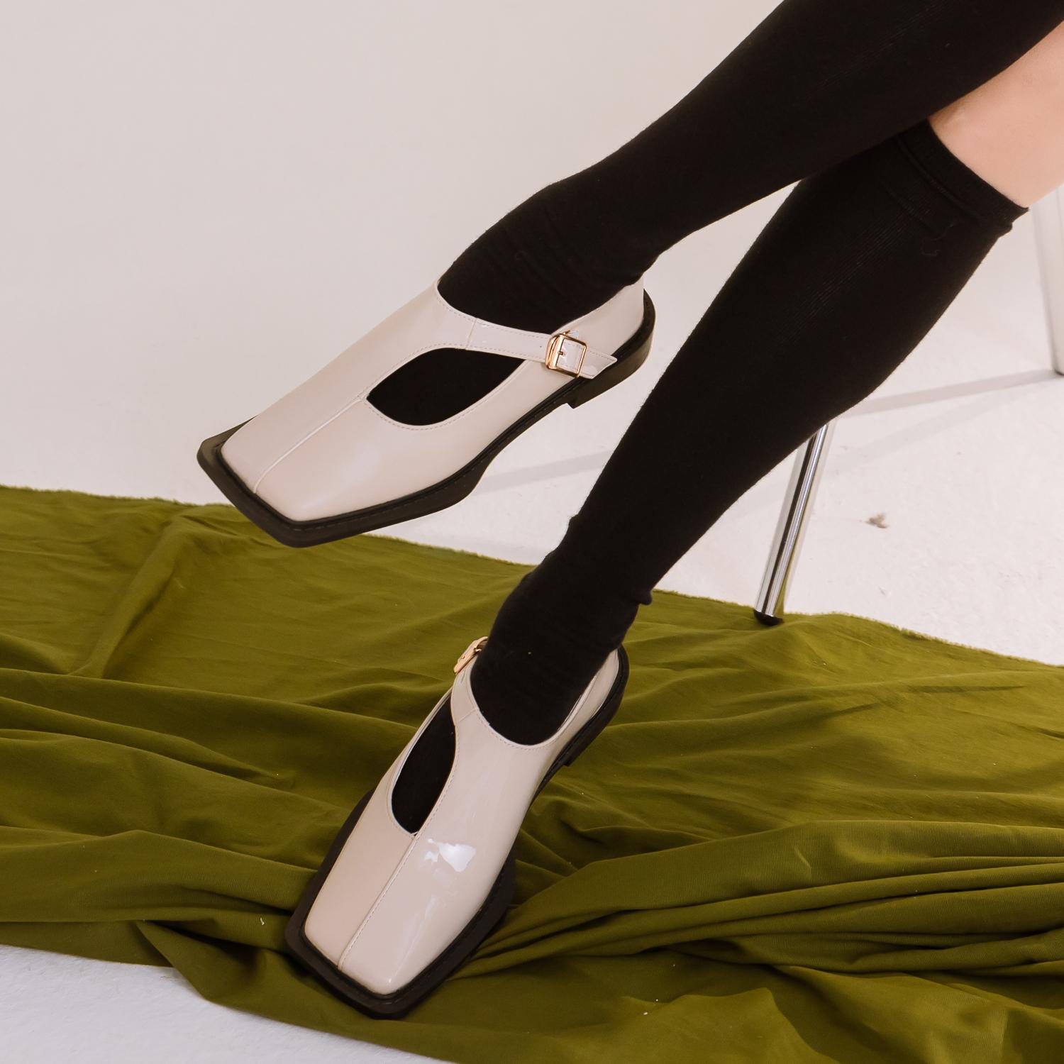 漆皮拼接方頭平底瑪莉珍鞋