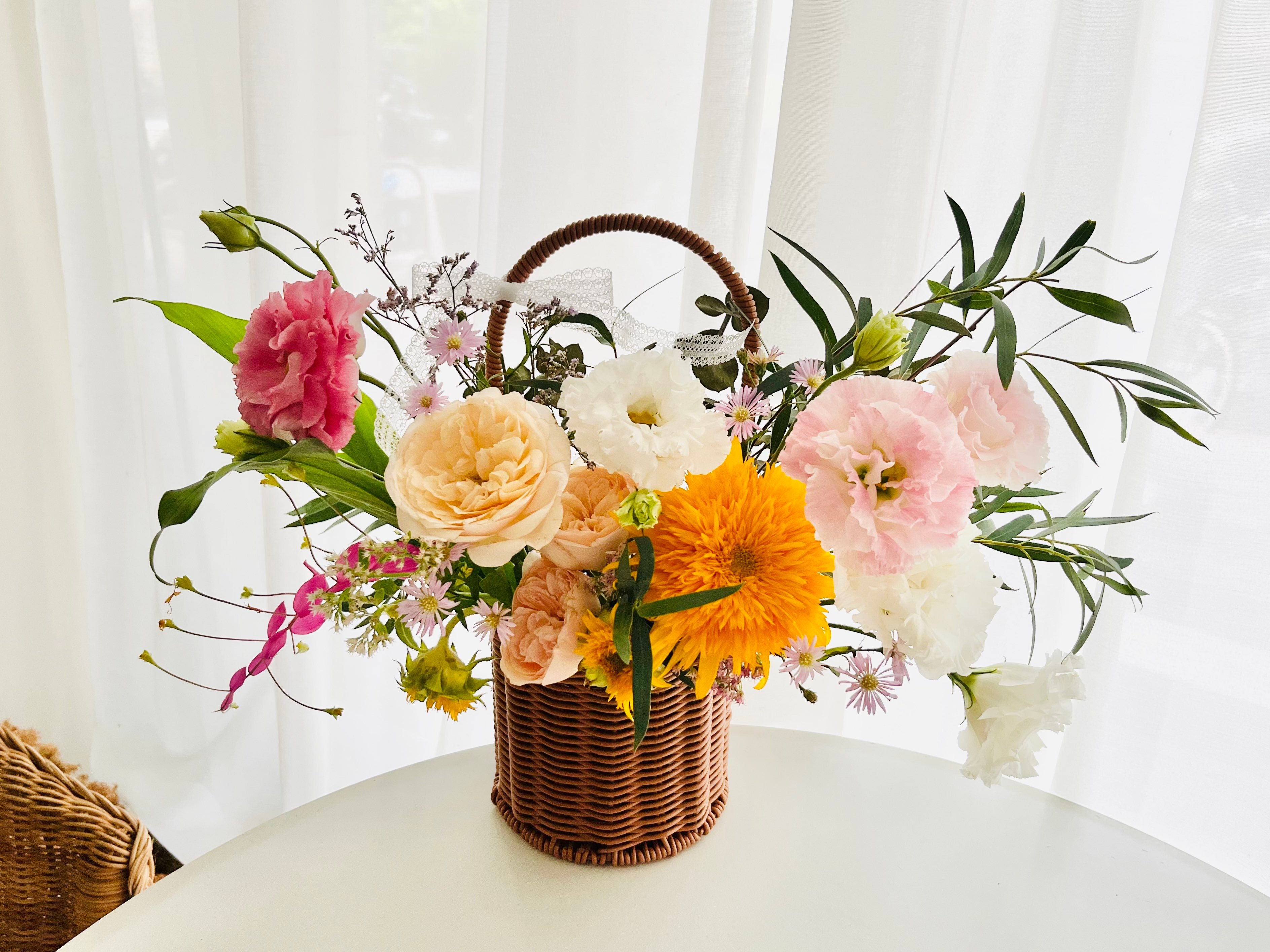 迎春中筒提籃花 Centerpiece