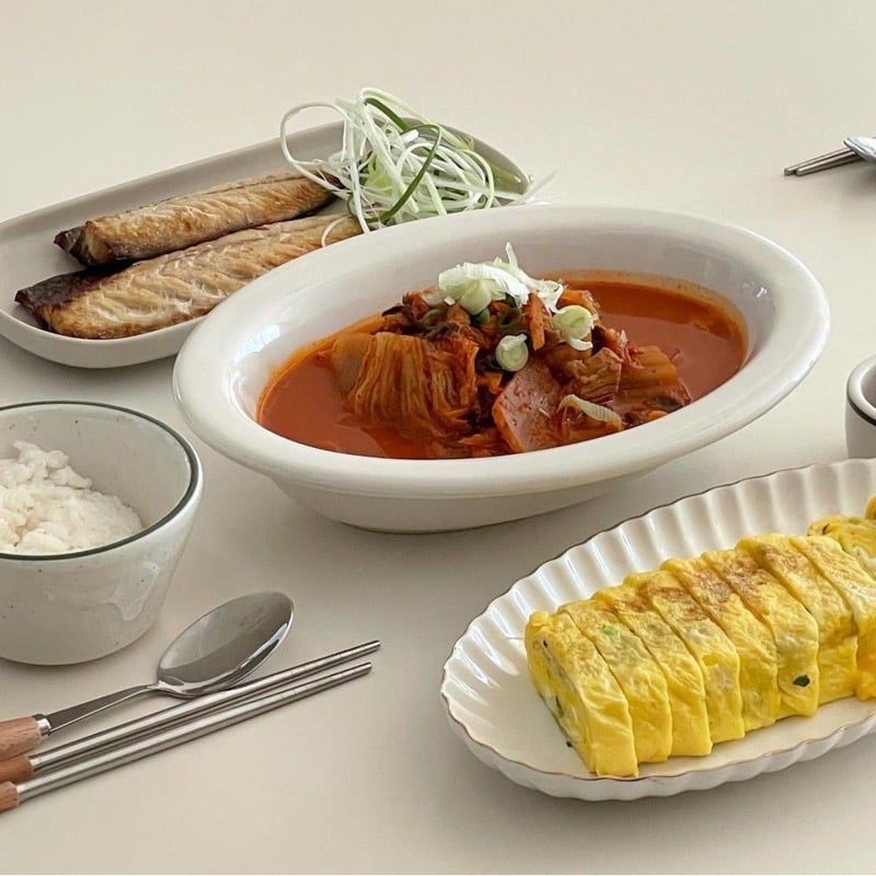 Tuxton Eggshell 橢圓深盤