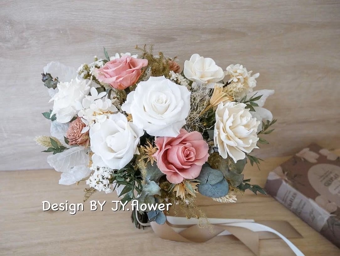 自然型手綁不凋捧花【豆沙奶白】
