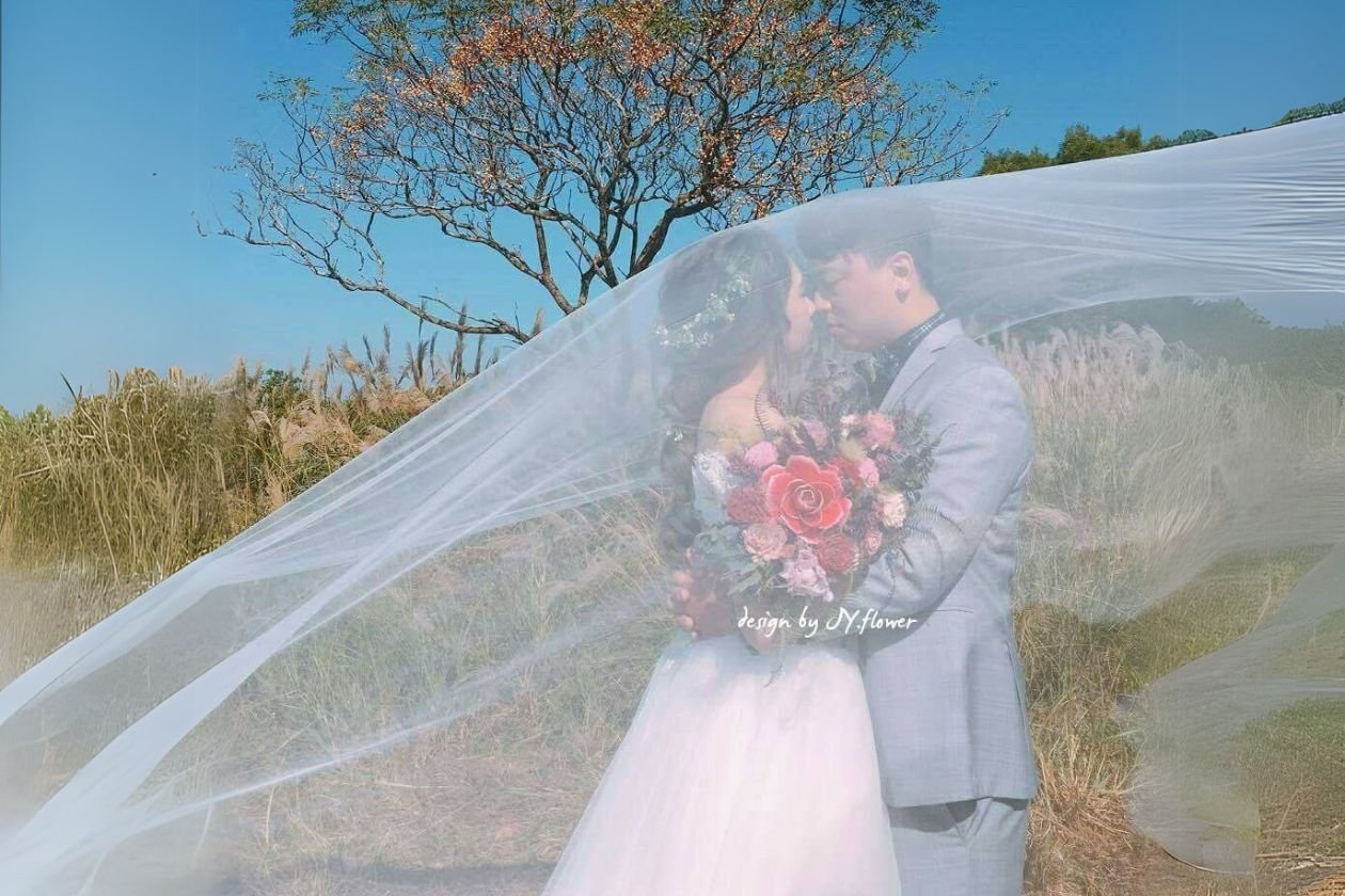 捧花大小與造型怎麼搭？婚紗、場地與風格的完美平衡