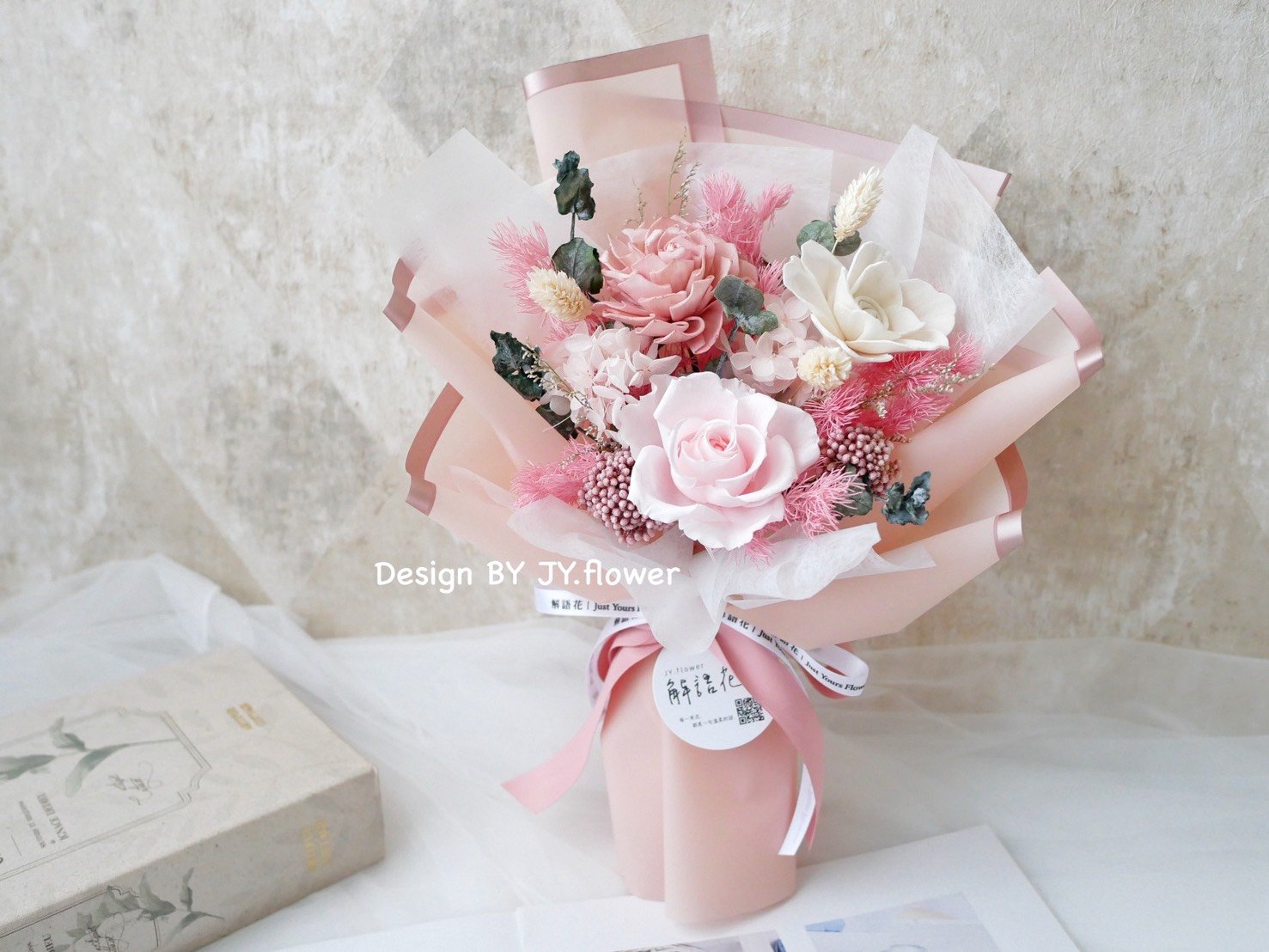 中小型永生玫瑰花束【春櫻】