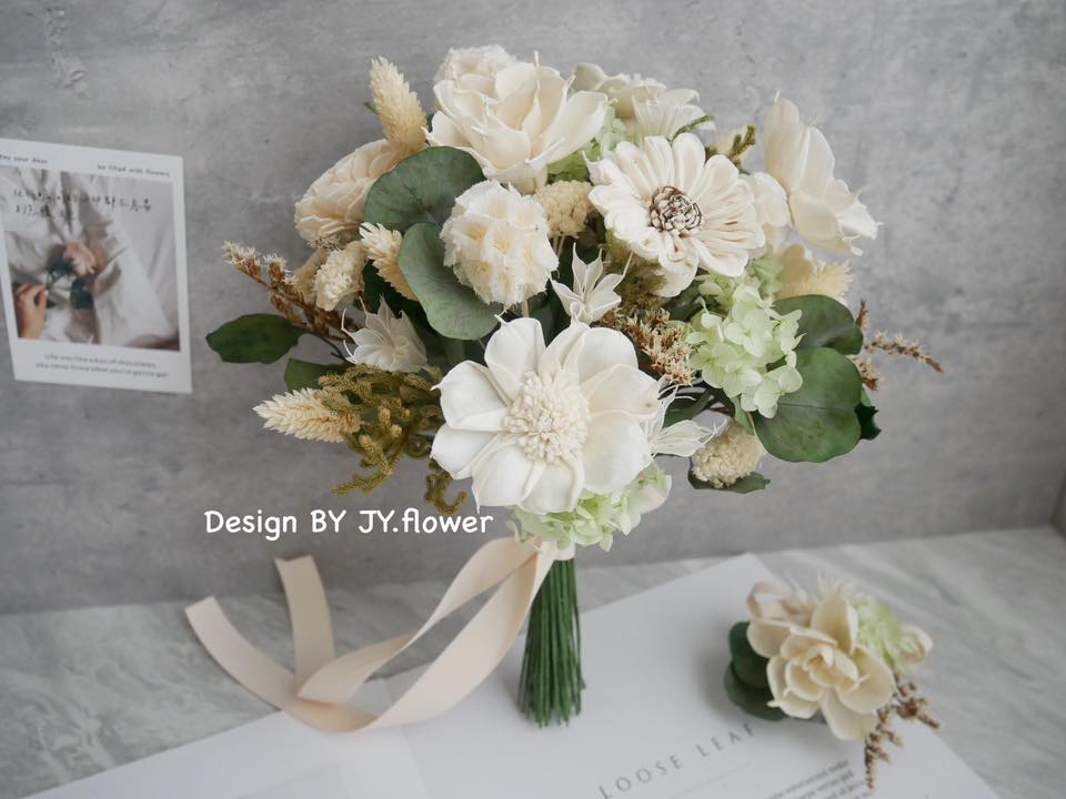 自然型手綁乾燥花捧花【純粹白系】