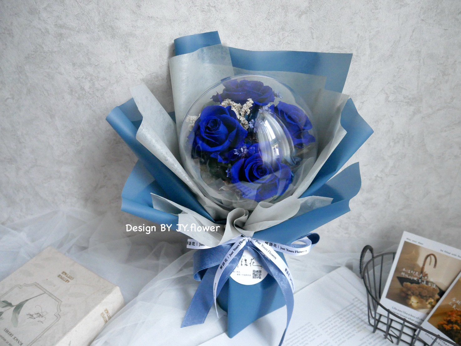 波波球小款永生玫瑰花束【獨特藏藍】
