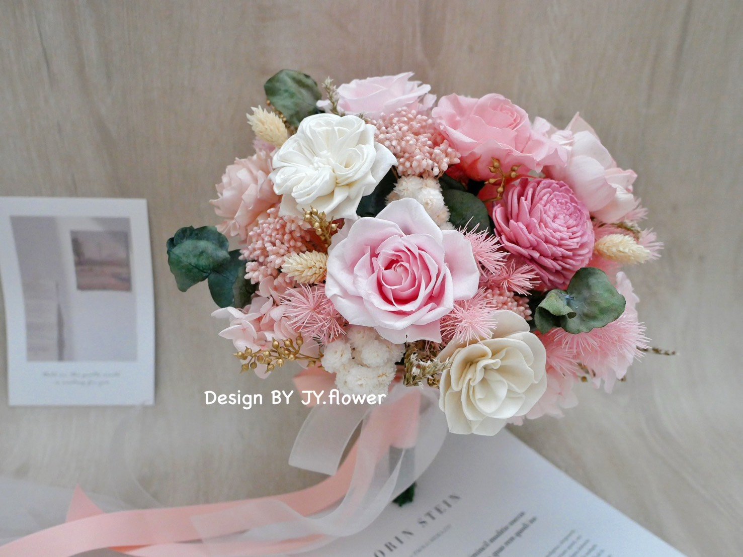 自然型手綁不凋捧花【粉白流金】