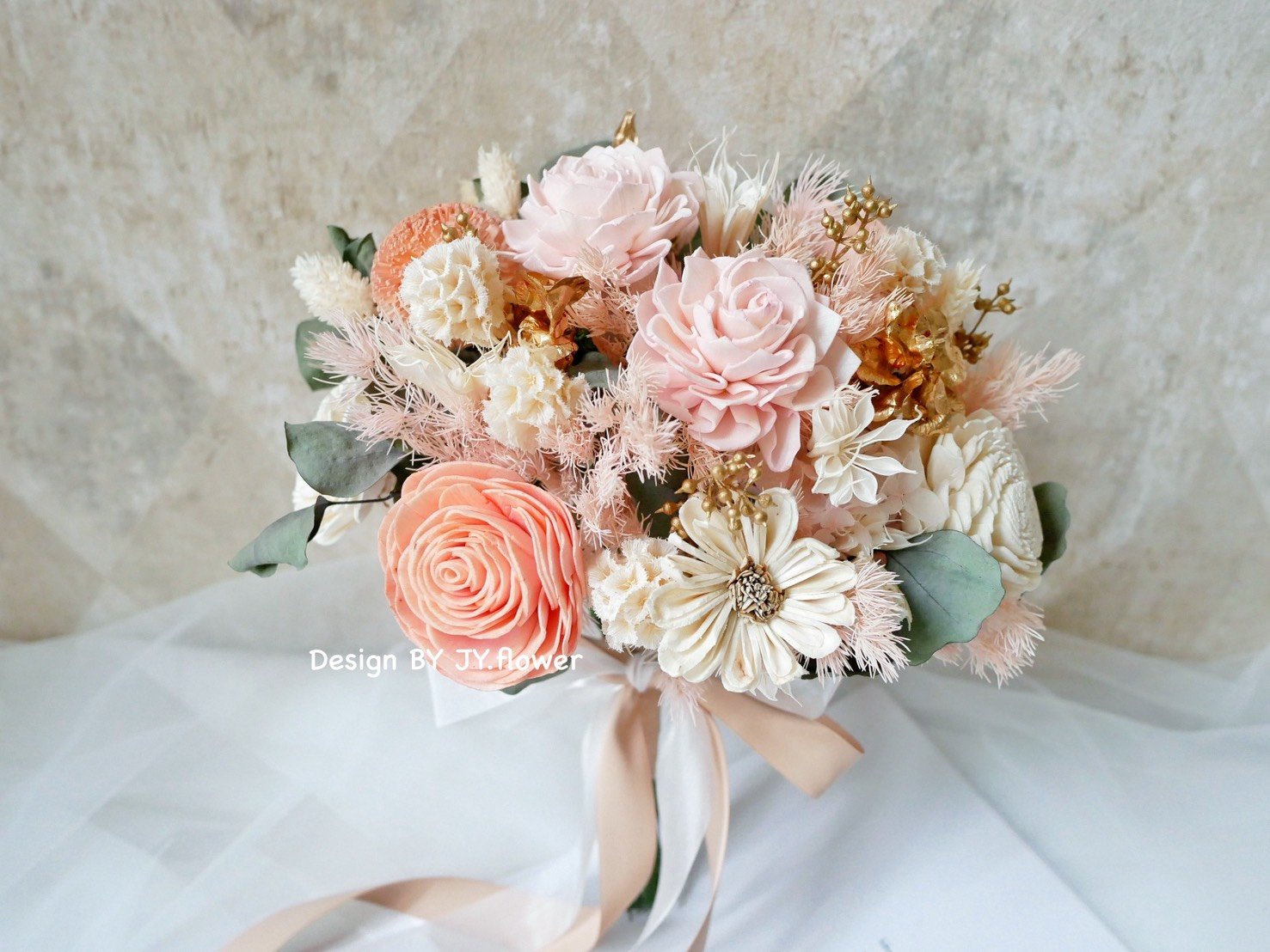 自然型手綁乾燥花捧花【珊瑚粉金】