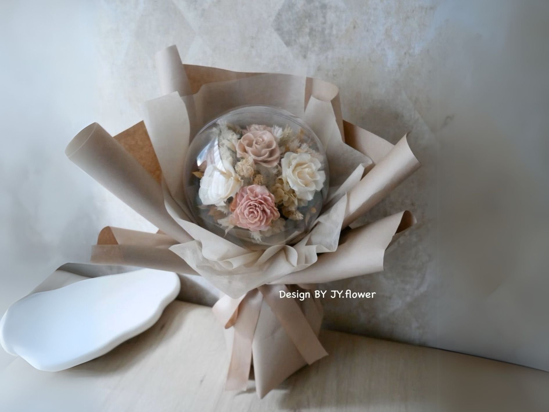 波波球大款永生玫瑰花束【膚粉燕麥】